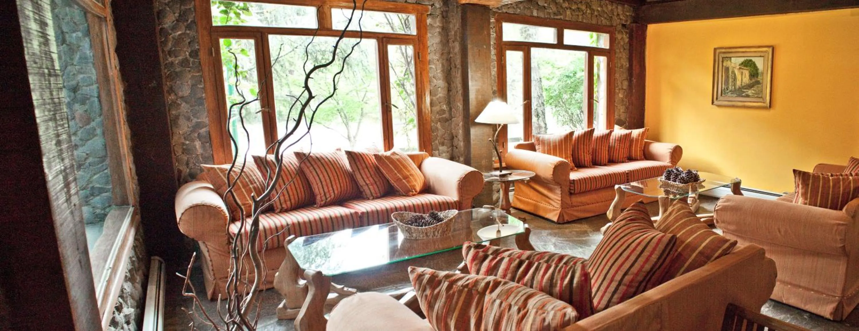 Communal lounge/ TV room in Carilo Village Apart Hotel & Spa