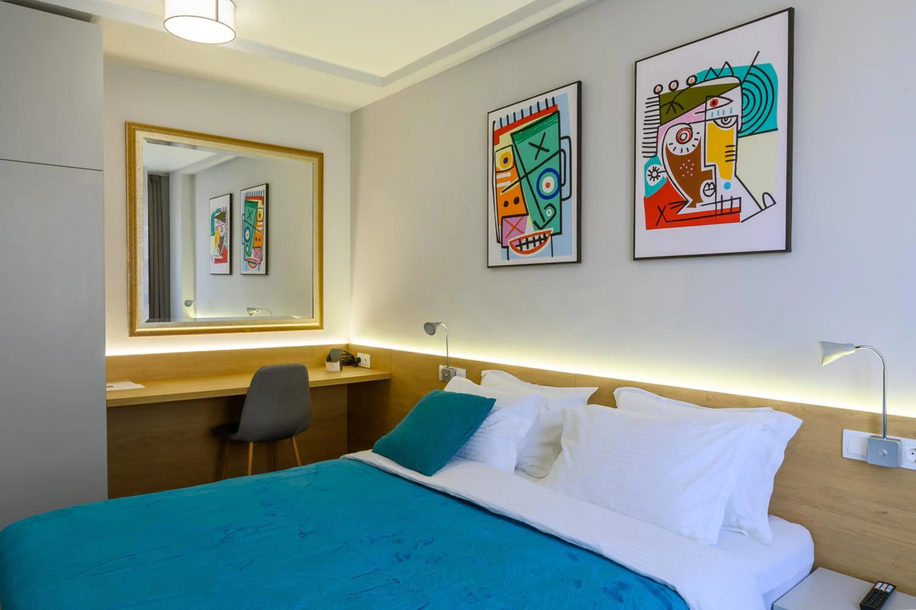 Photo of the whole room, Bed in LOCATION