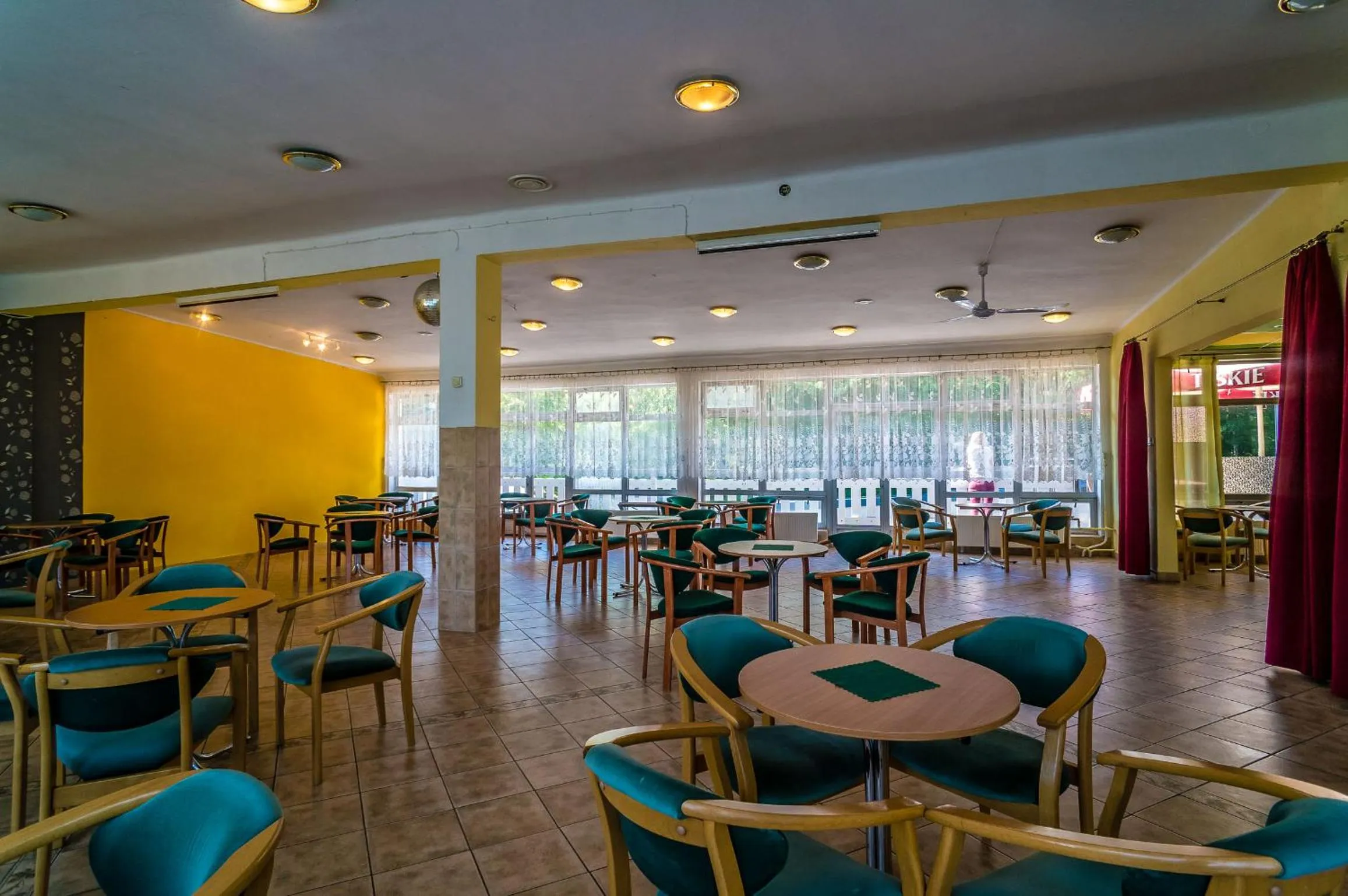 Communal lounge/ TV room in Ośrodek Wypoczynkowy Eden Kąty Rybackie