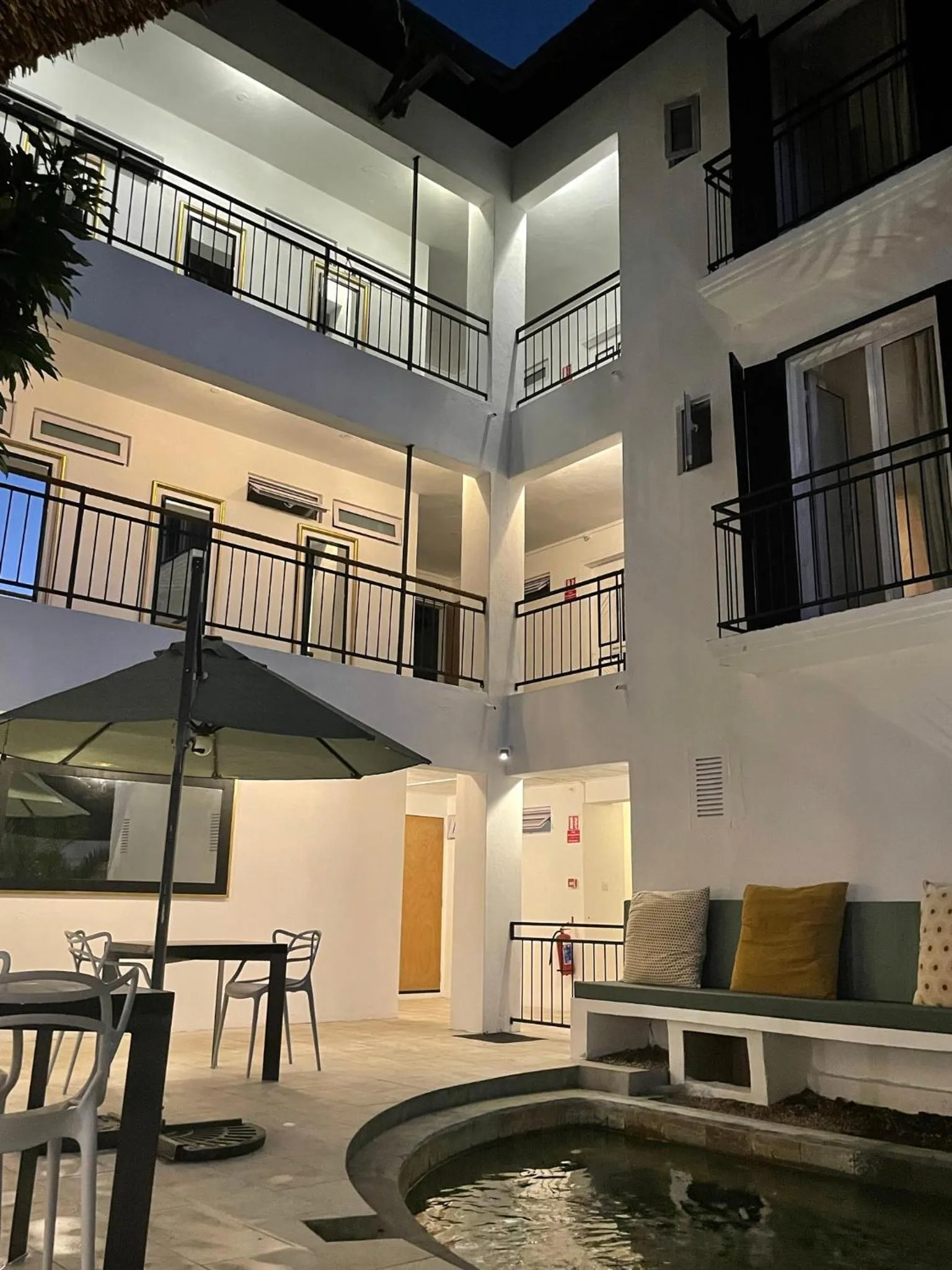 Patio in Cosy Guest House Sous le Badamier