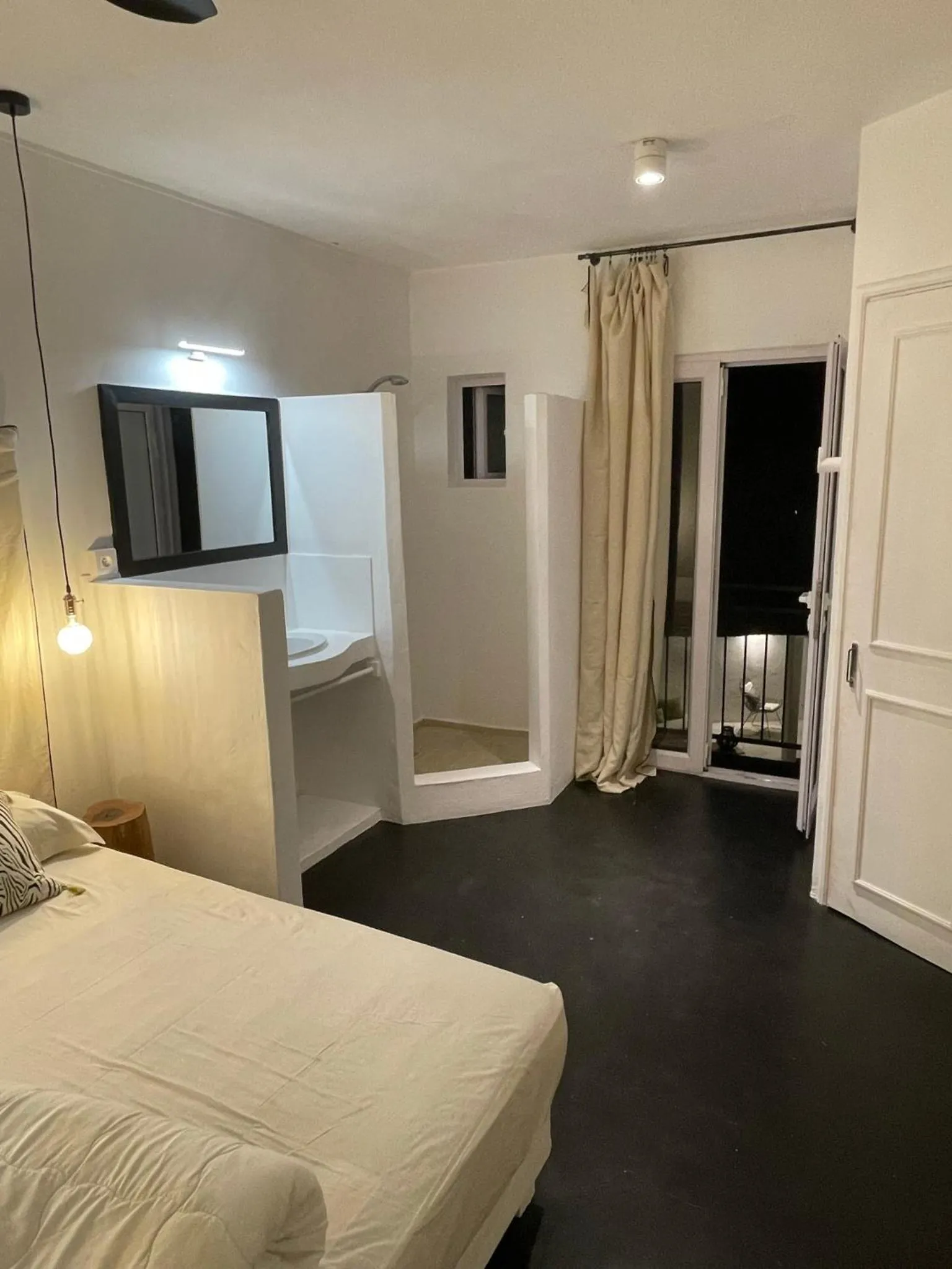 Bathroom, Bed in Cosy Guest House Sous le Badamier