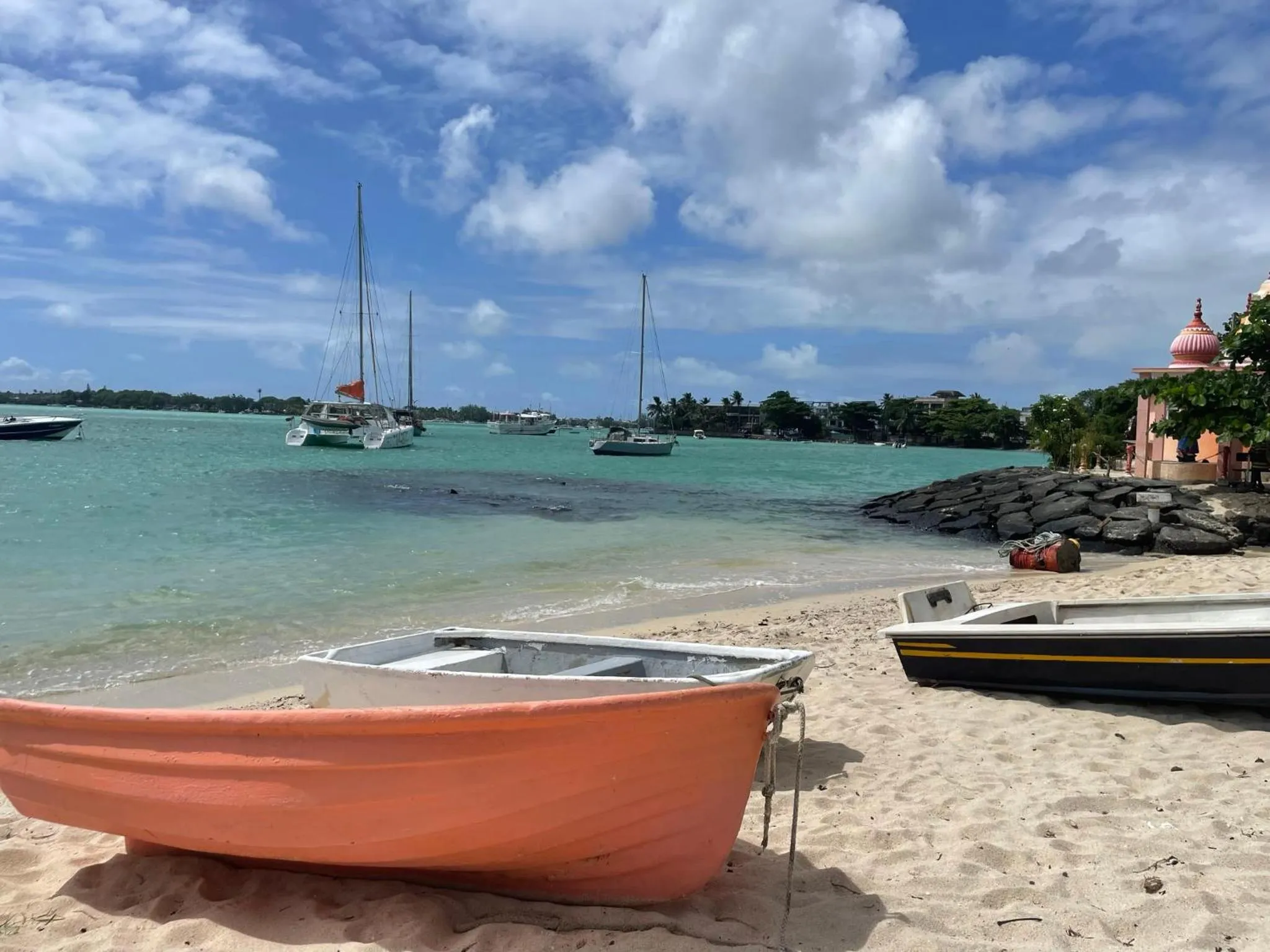 Beach in Cosy Guest House Sous le Badamier