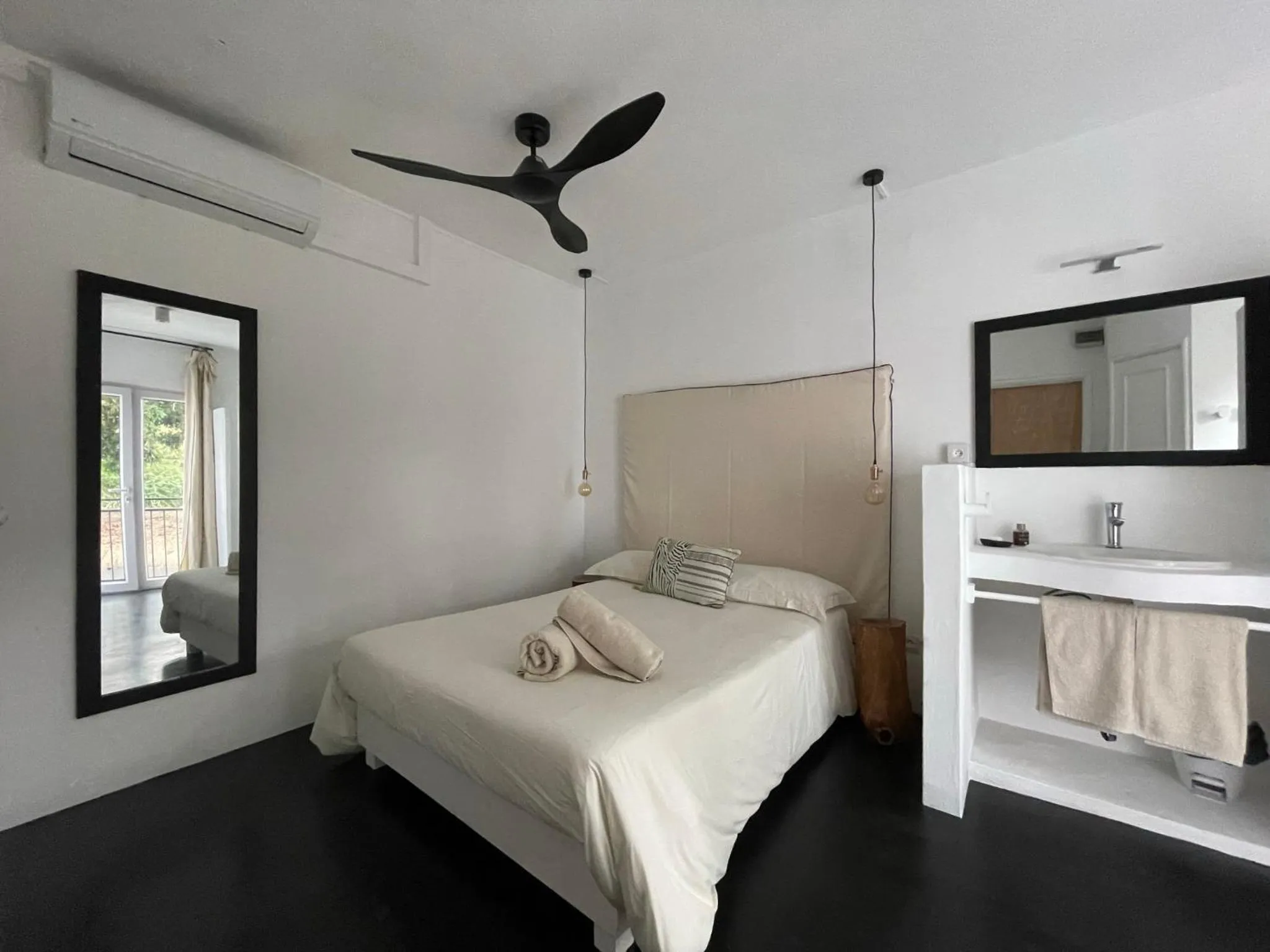 Bedroom, Bed in Cosy Guest House Sous le Badamier