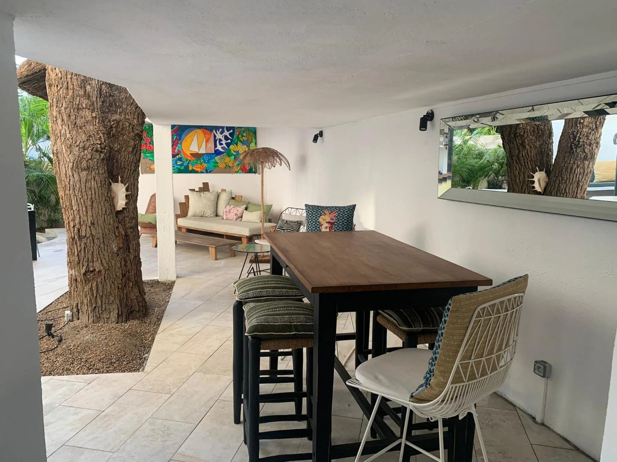 Patio in Cosy Guest House Sous le Badamier