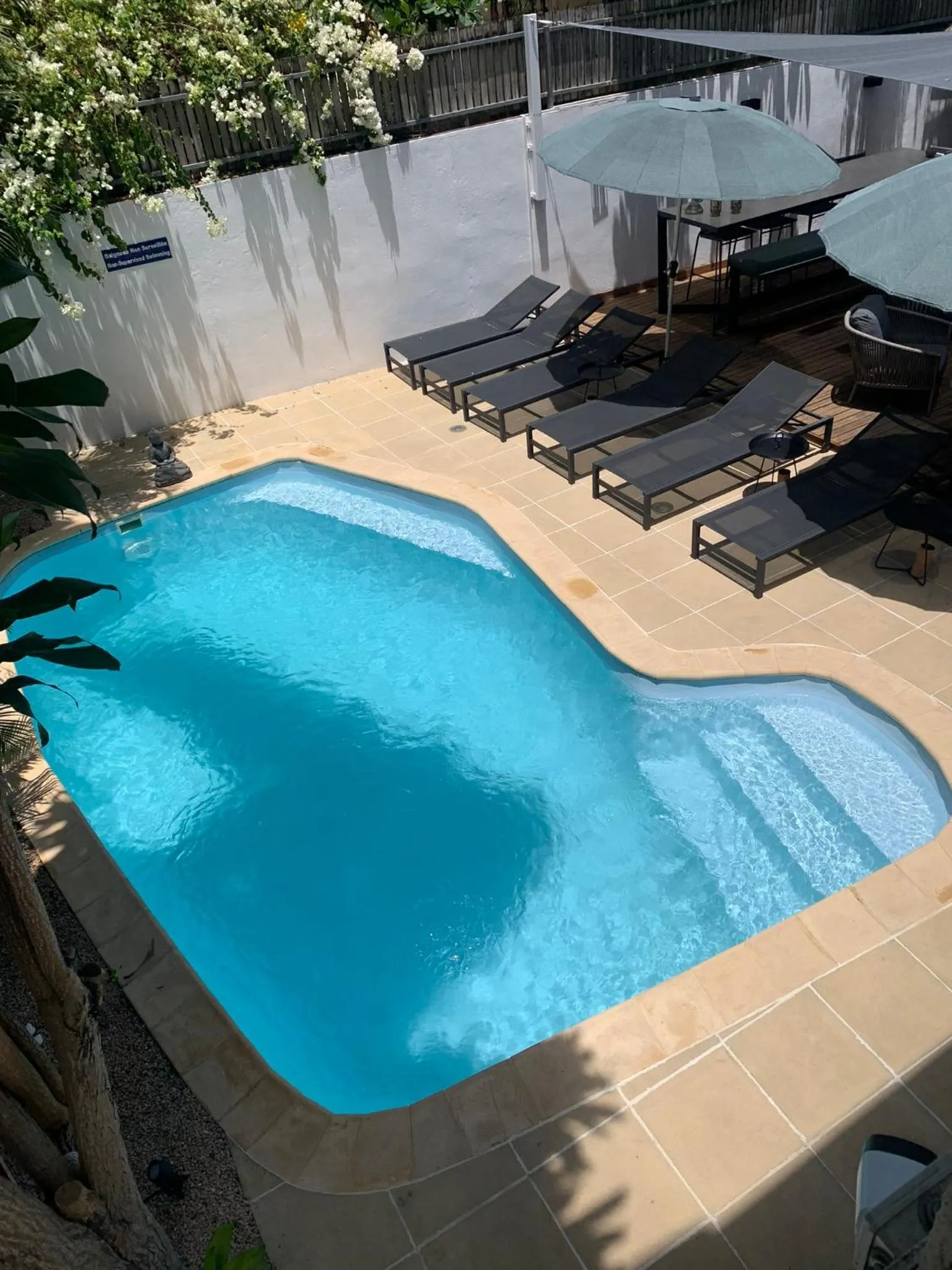 Swimming pool in Cosy Guest House Sous le Badamier