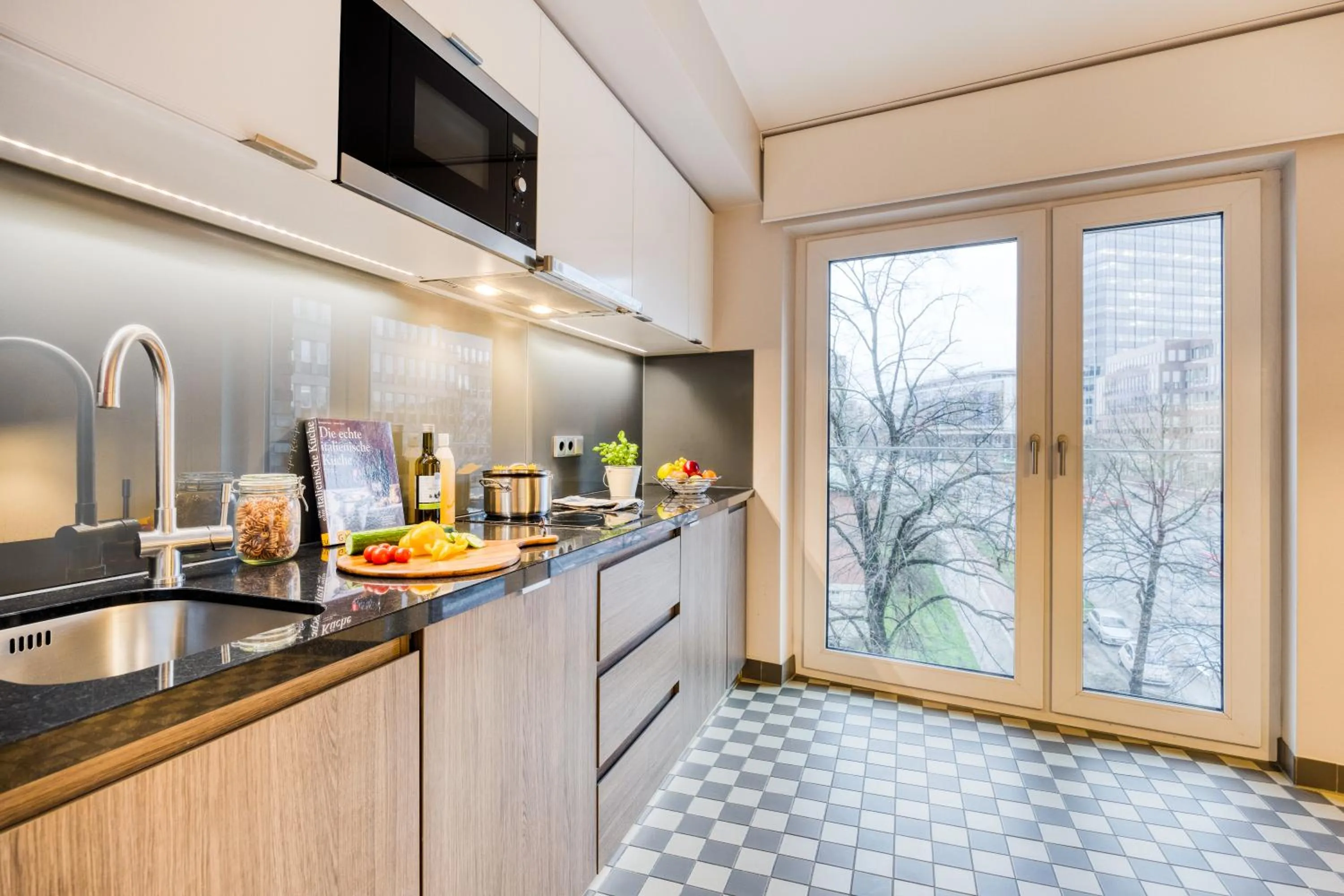 Kitchen or kitchenette in Citadines Michel Hamburg