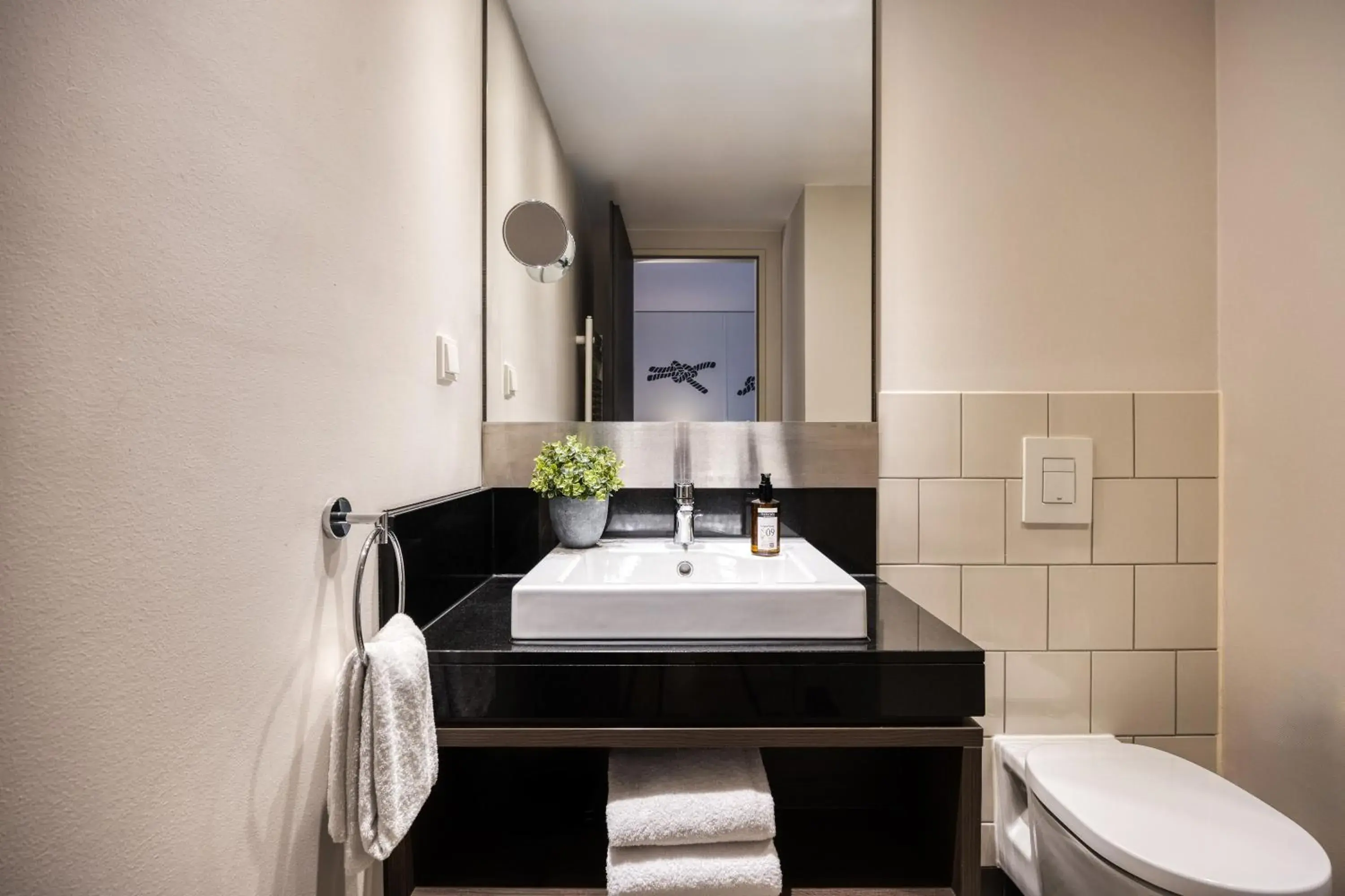 Bathroom in Citadines Michel Hamburg Bathroom in Citadines Michel Hamburg