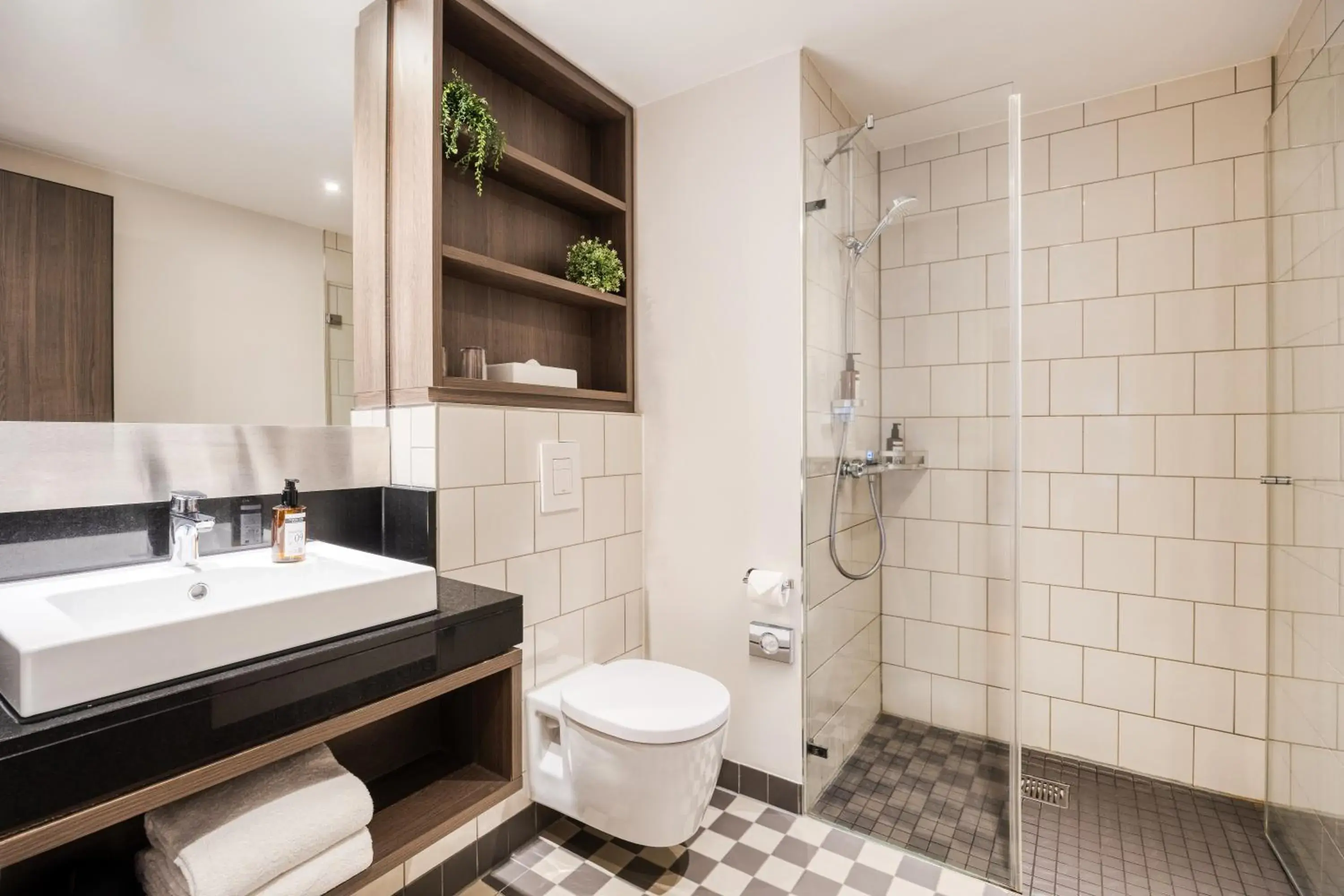 Bathroom in Citadines Michel Hamburg Bathroom in Citadines Michel Hamburg