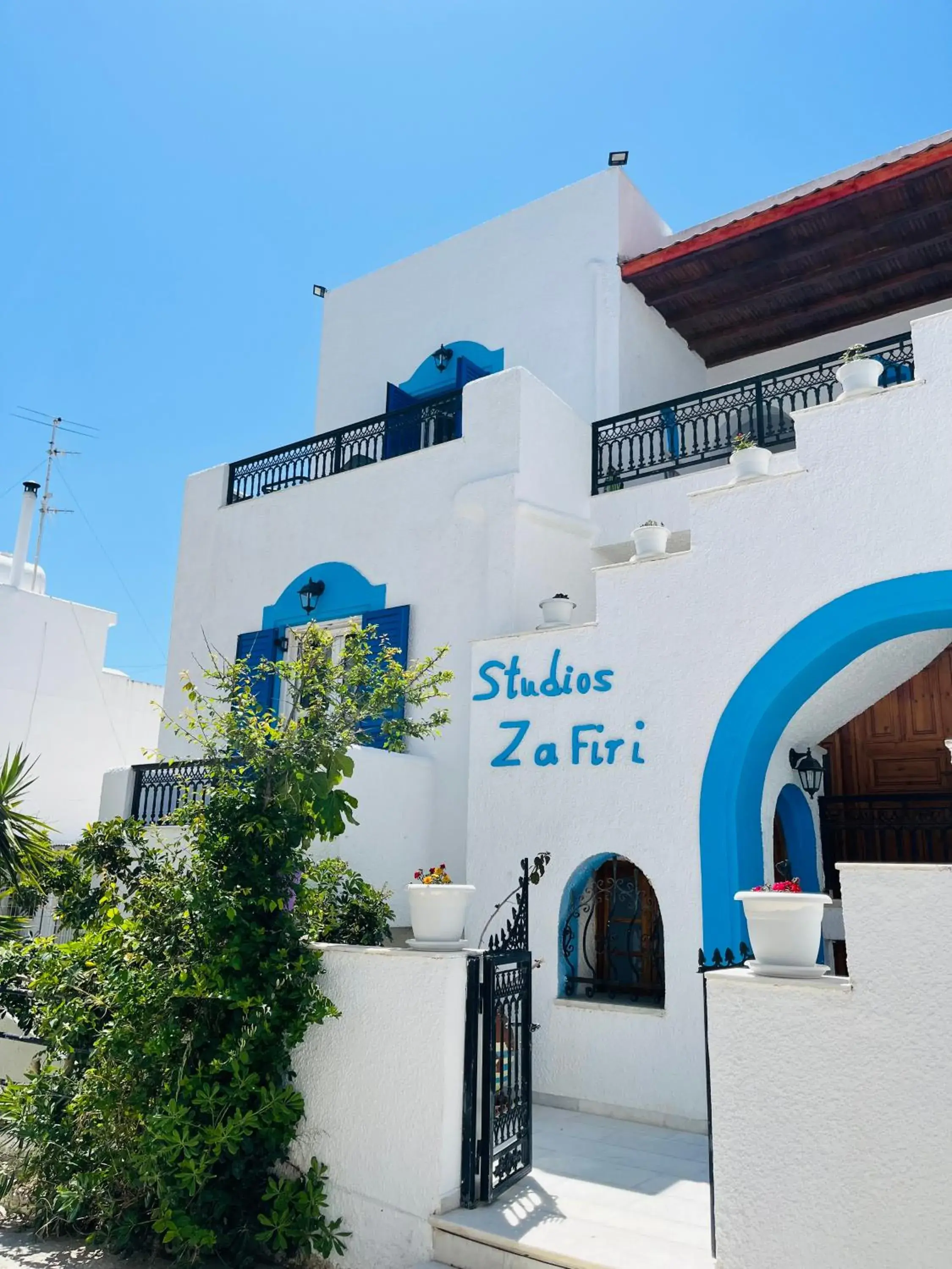Studios Zafiri Studios Zafiri