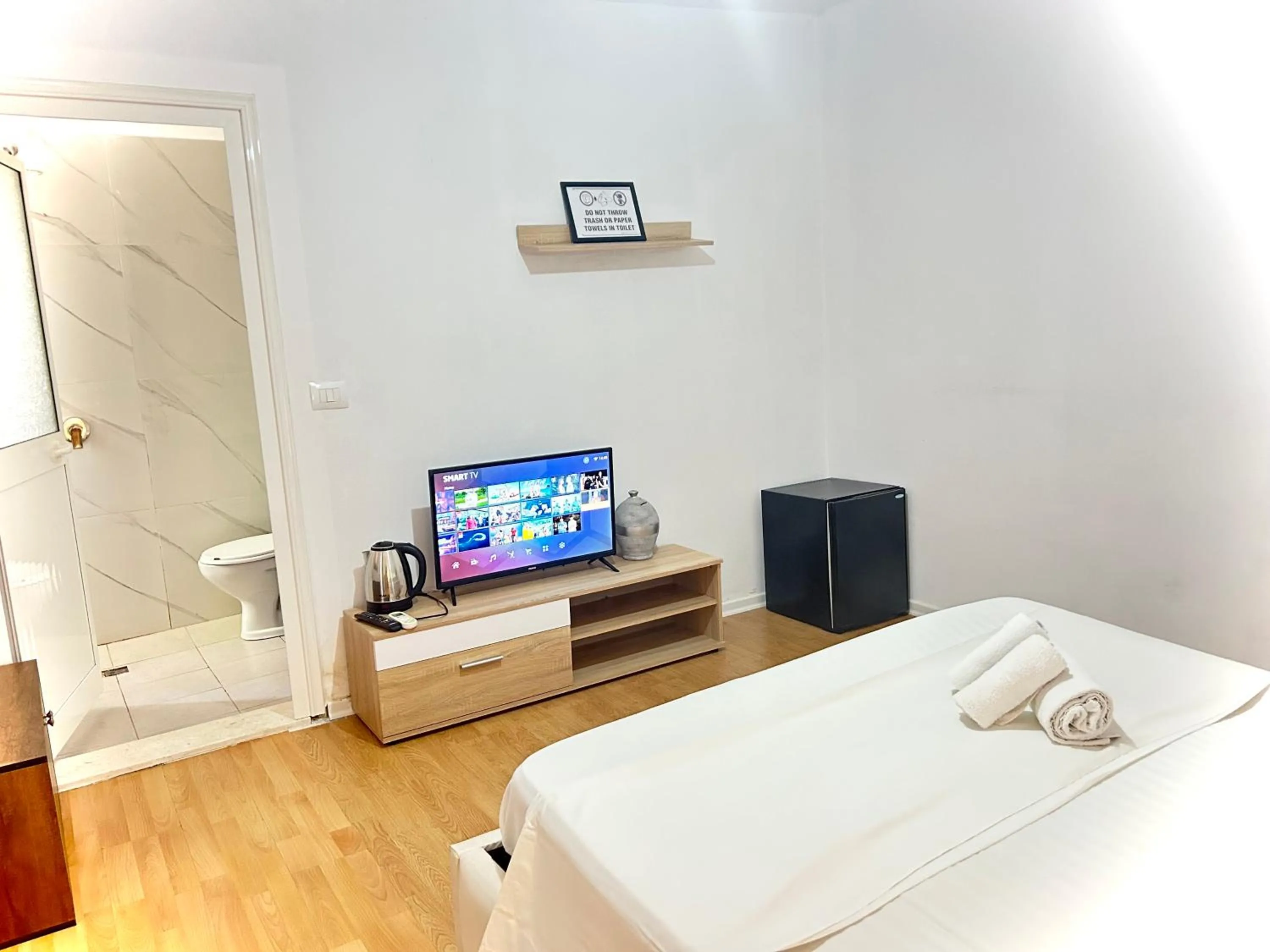 Bed in Budget Retreat Tirana & Studios