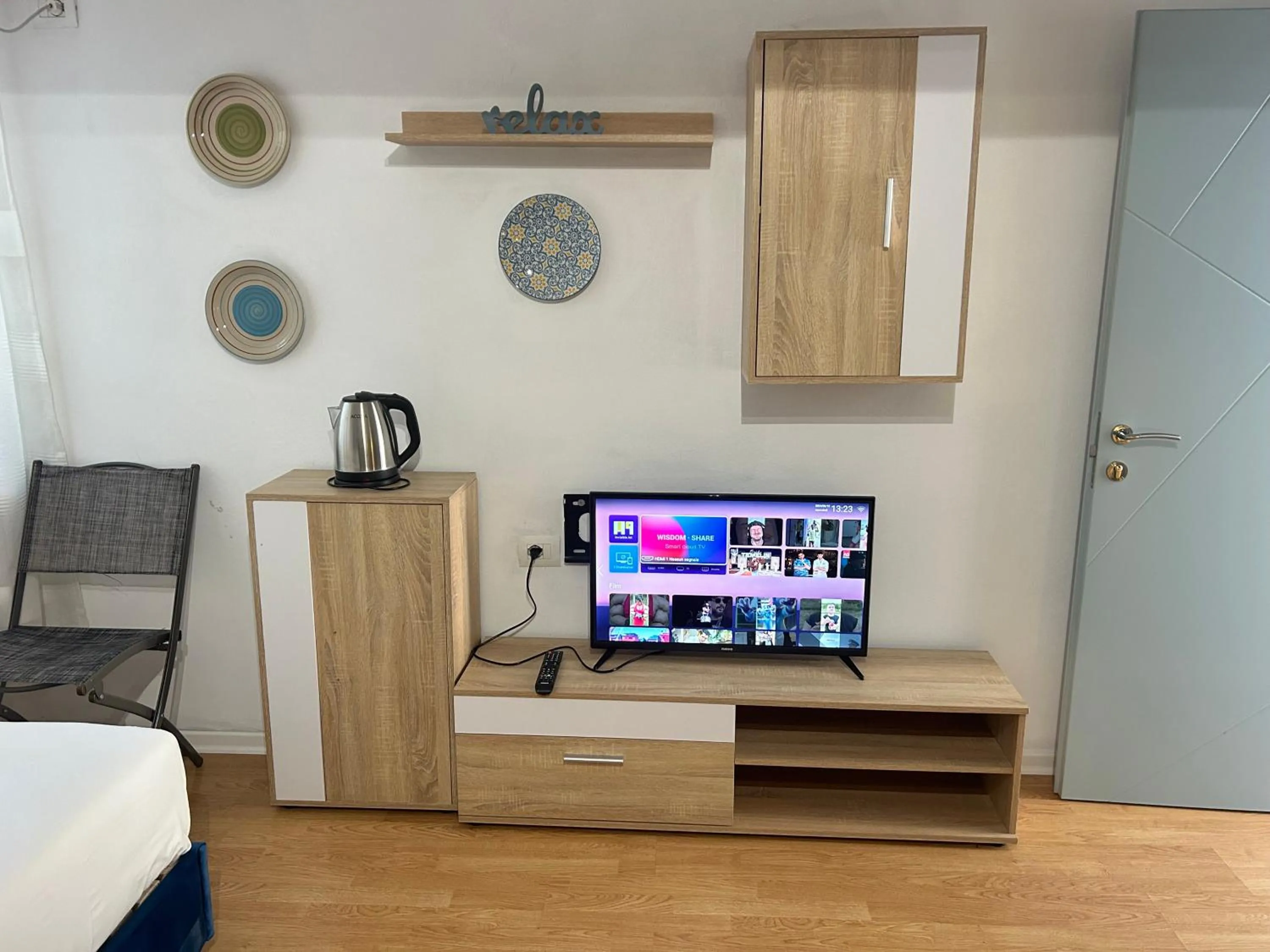 TV and multimedia in Budget Retreat Tirana & Studios