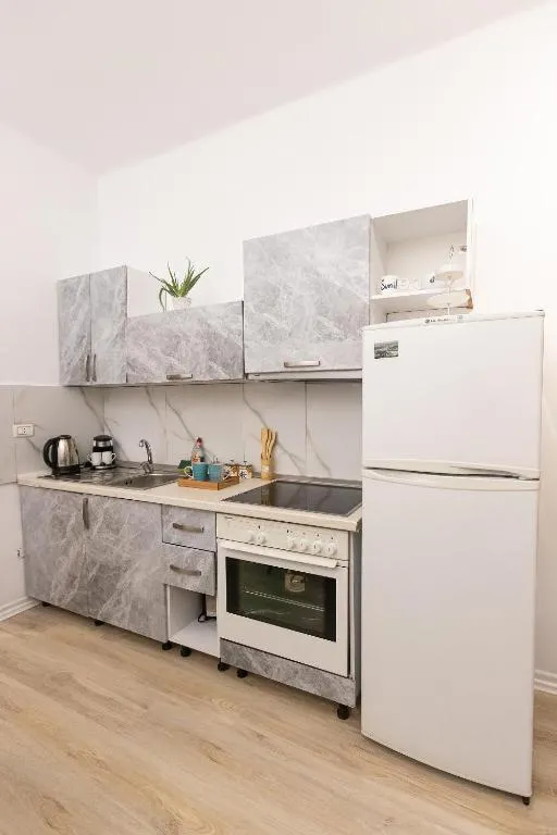 Budget Retreat Tirana & Studios