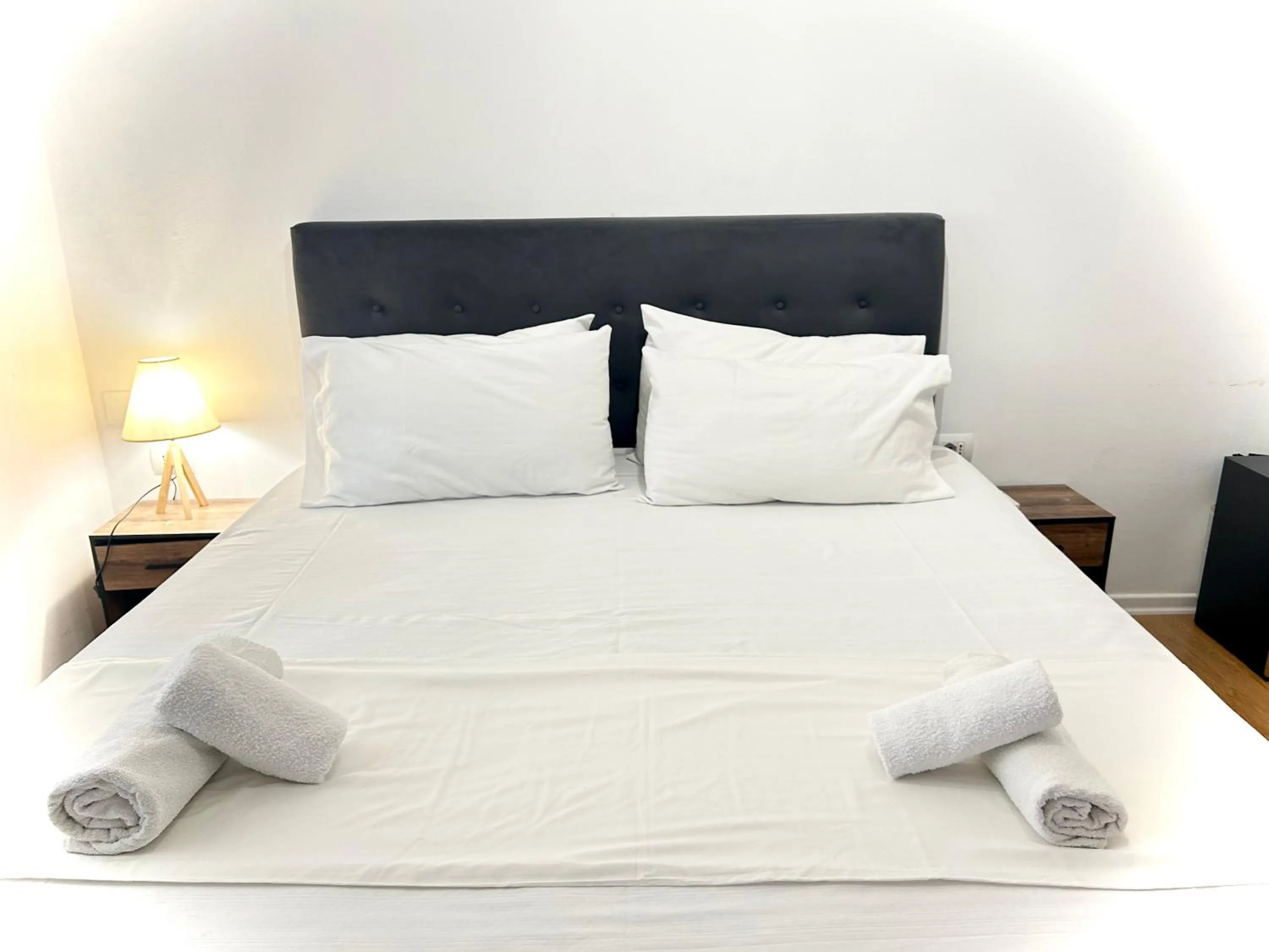 Bed in Budget Retreat Tirana & Studios