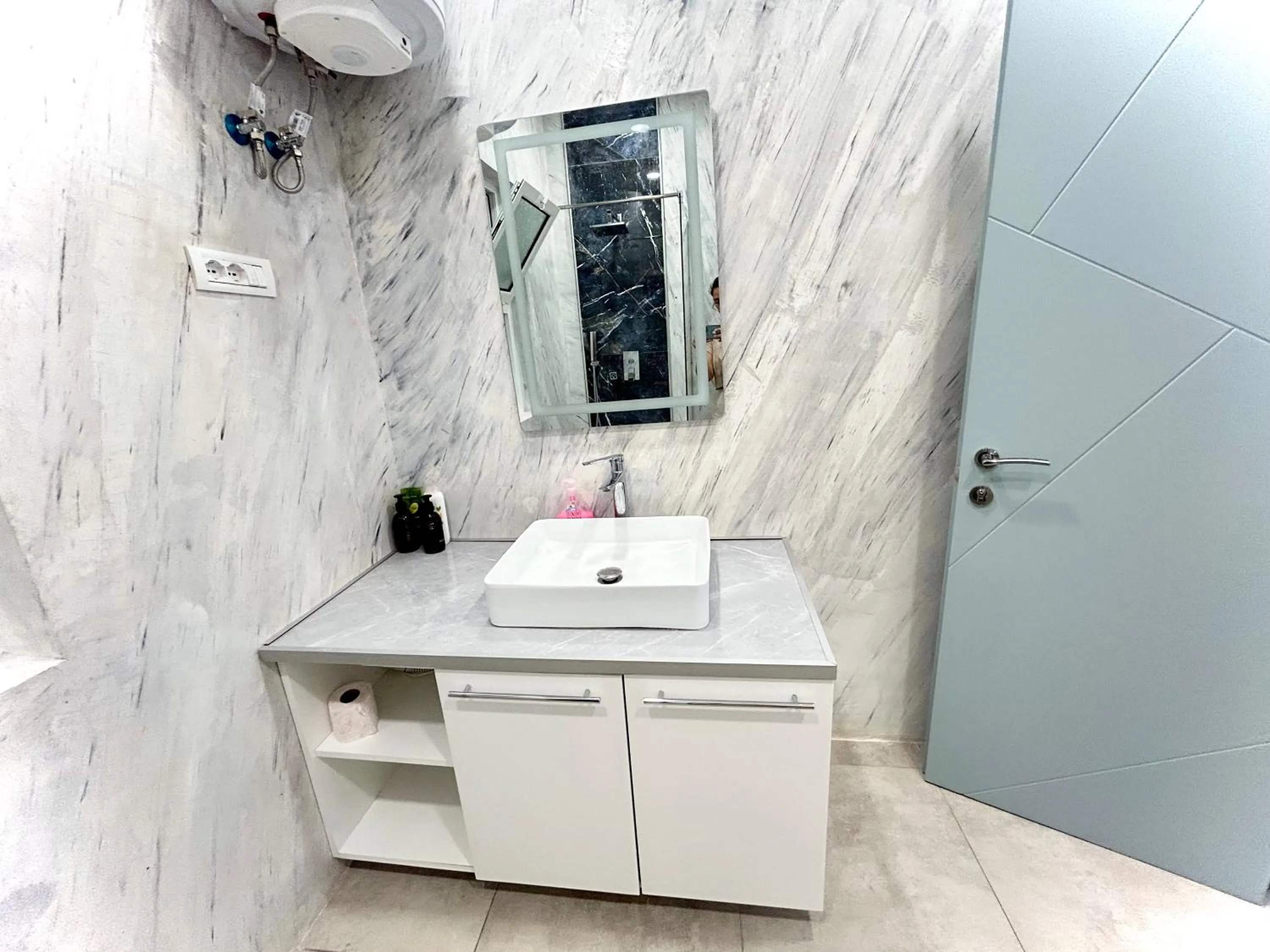 Budget Retreat Tirana & Studios