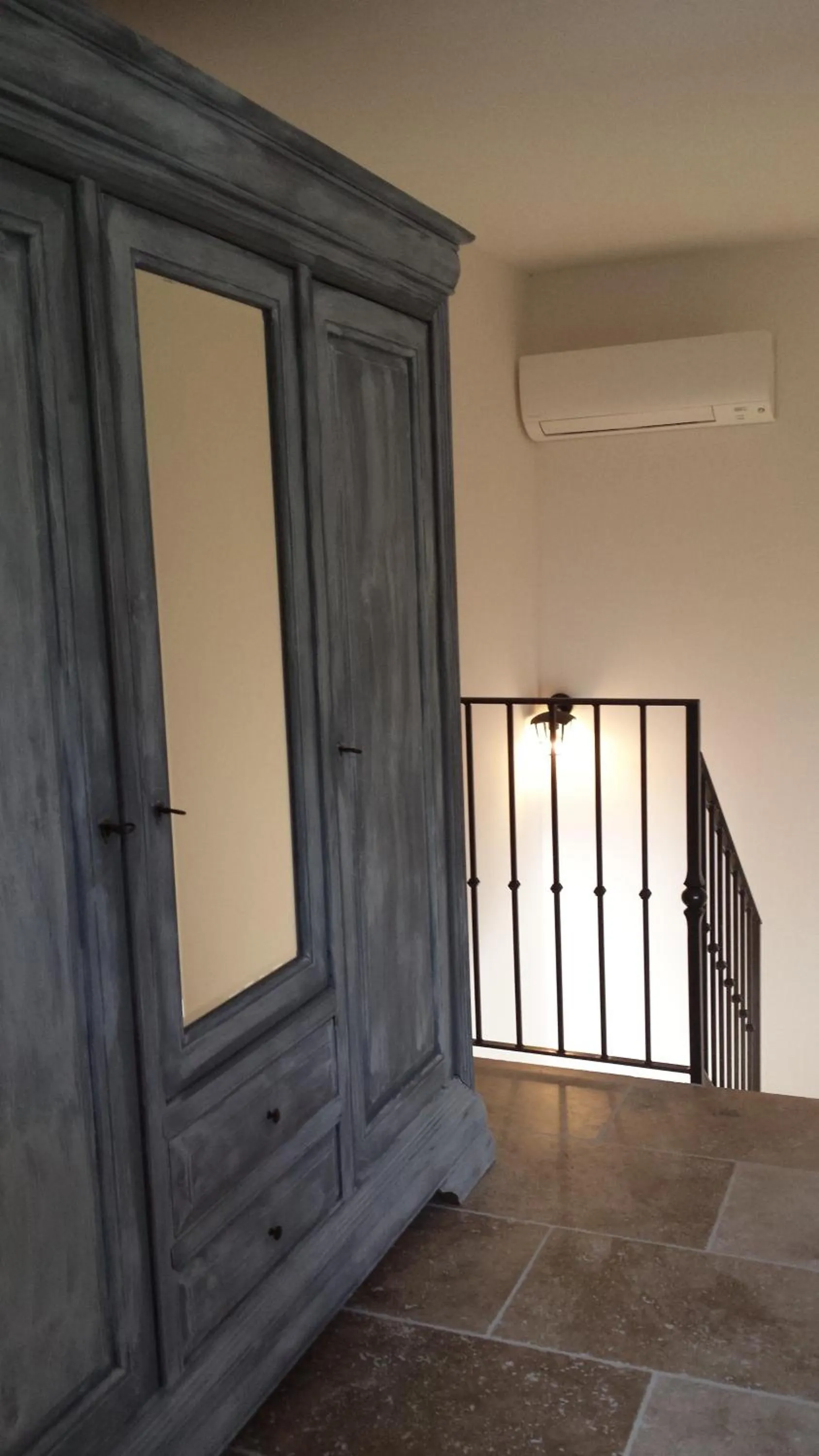 Decorative detail in Mas Saint Julien