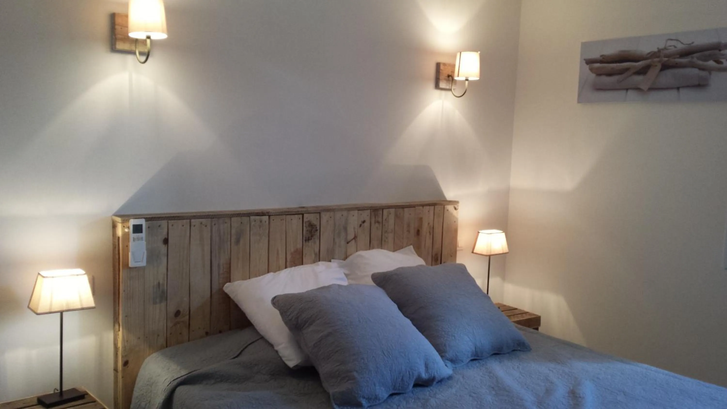 Decorative detail, Bed in Mas Saint Julien