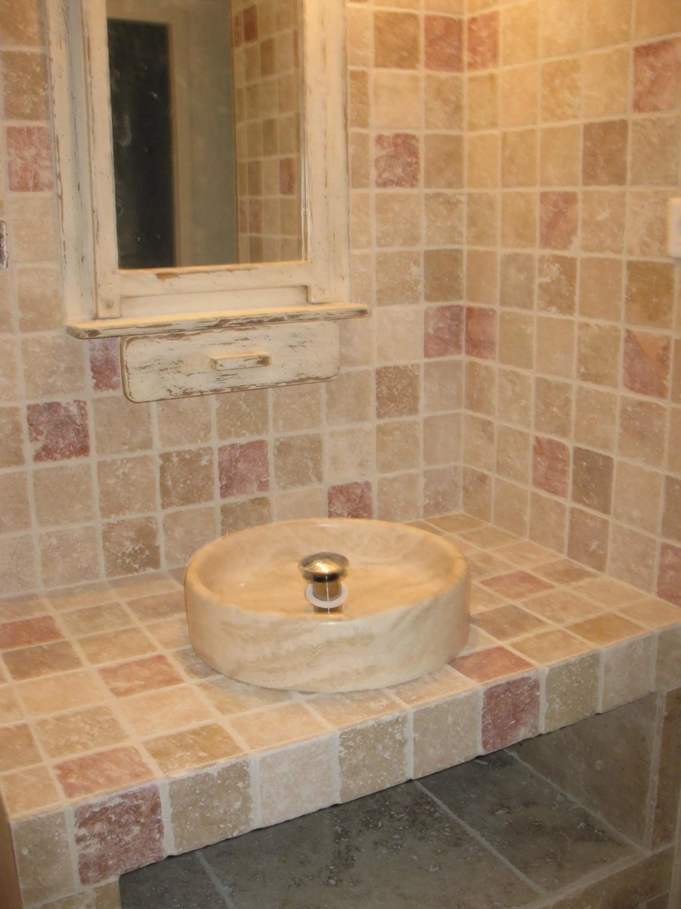 Decorative detail in Mas Saint Julien