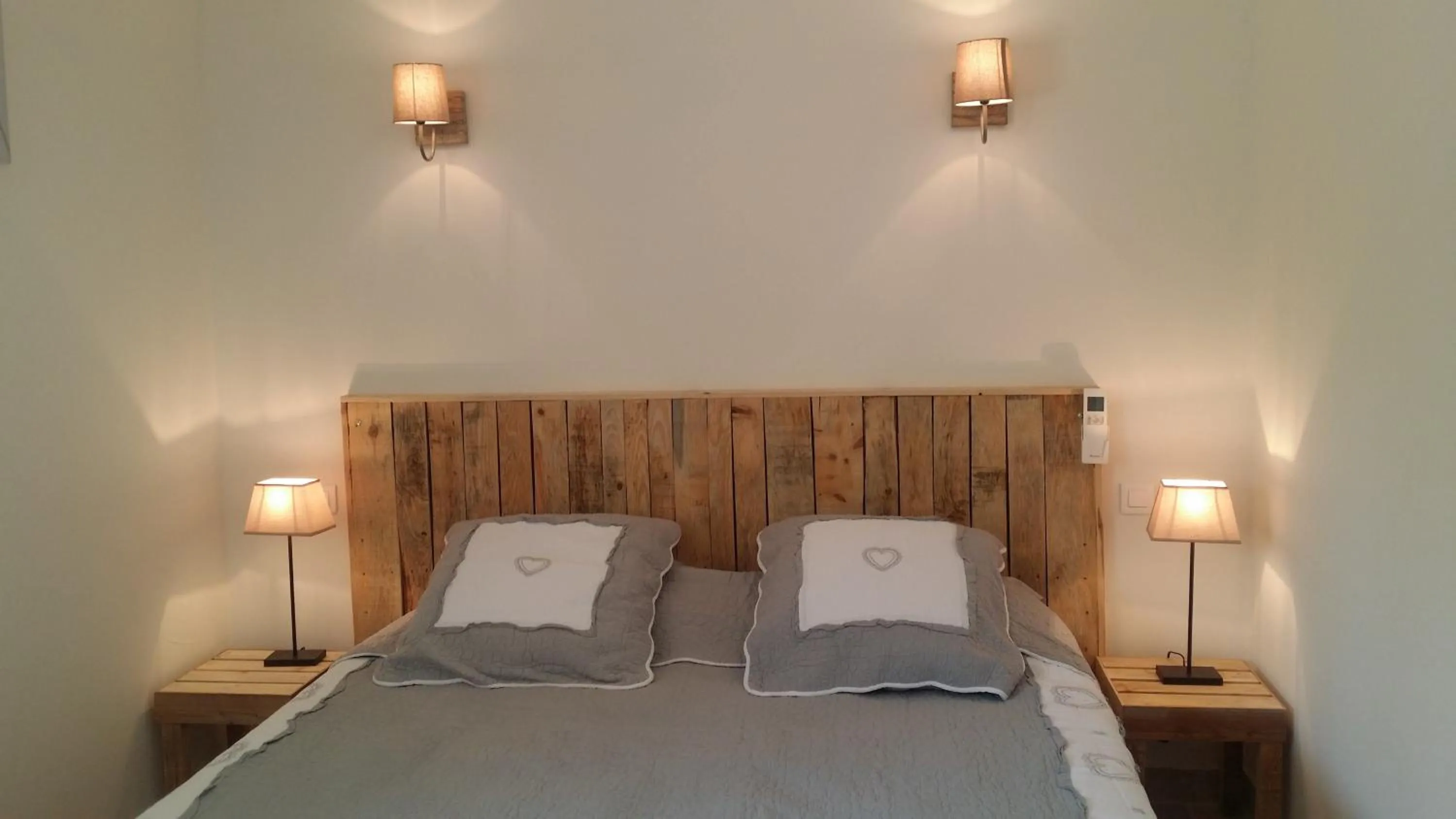 Decorative detail, Bed in Mas Saint Julien