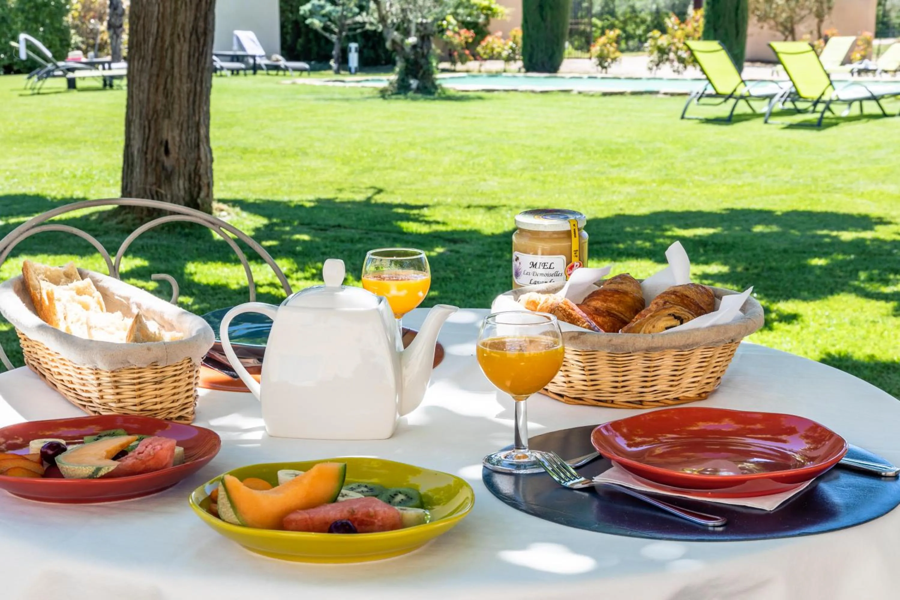 Continental breakfast in Mas Saint Julien