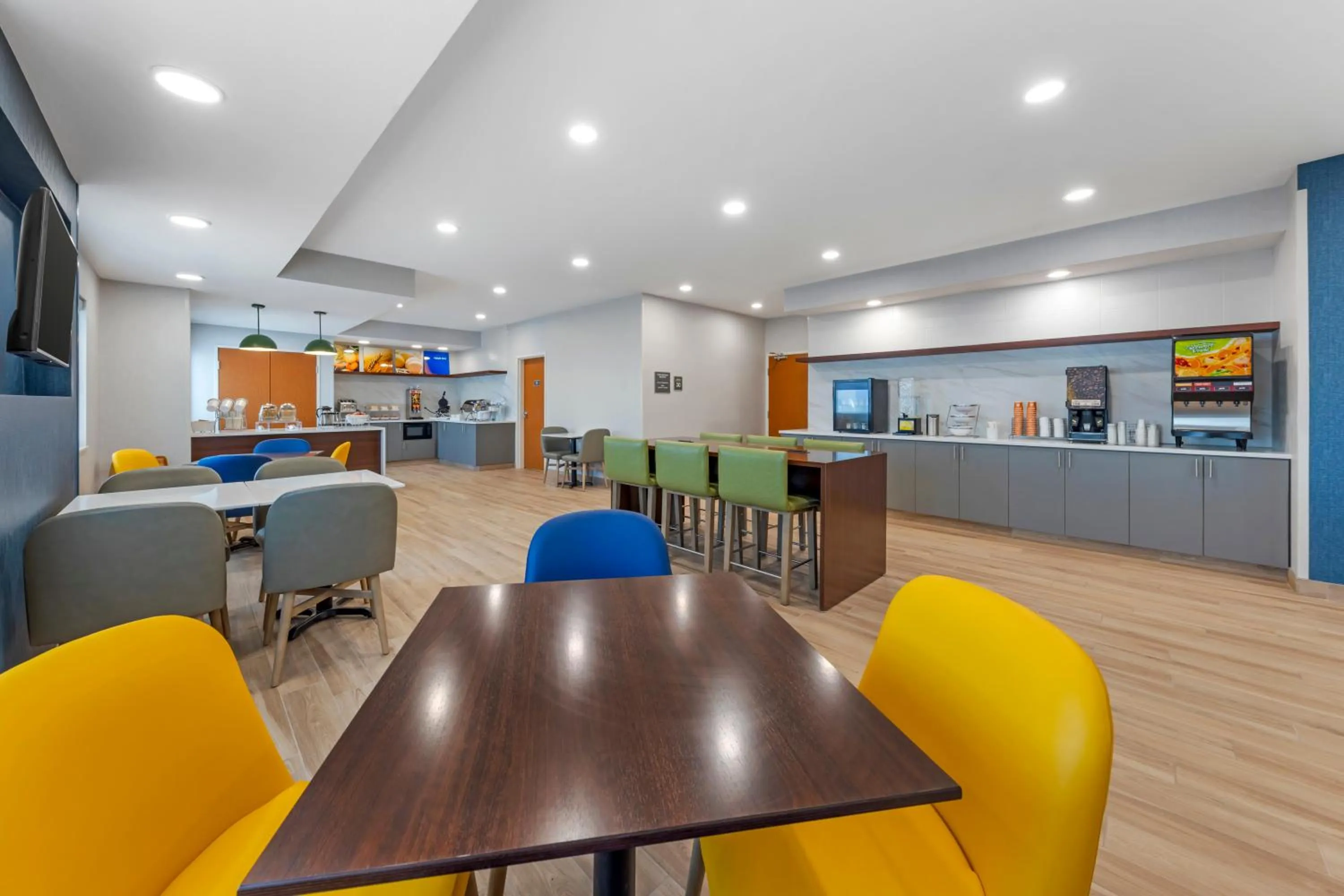 Breakfast in Comfort Inn & Suites Oklahoma City North - Quail Springs