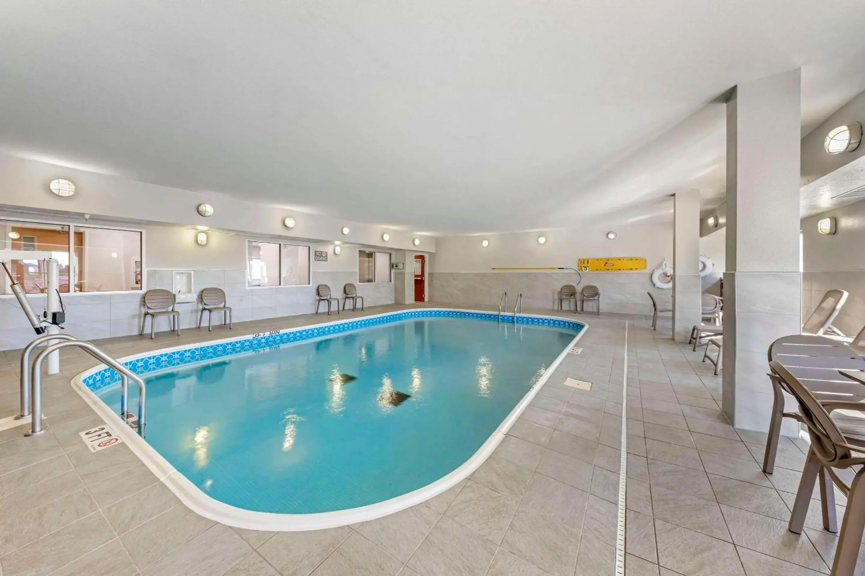 Swimming pool in Comfort Inn & Suites Oklahoma City North - Quail Springs Swimming pool in Comfort Inn & Suites Oklahoma City North - Quail Springs