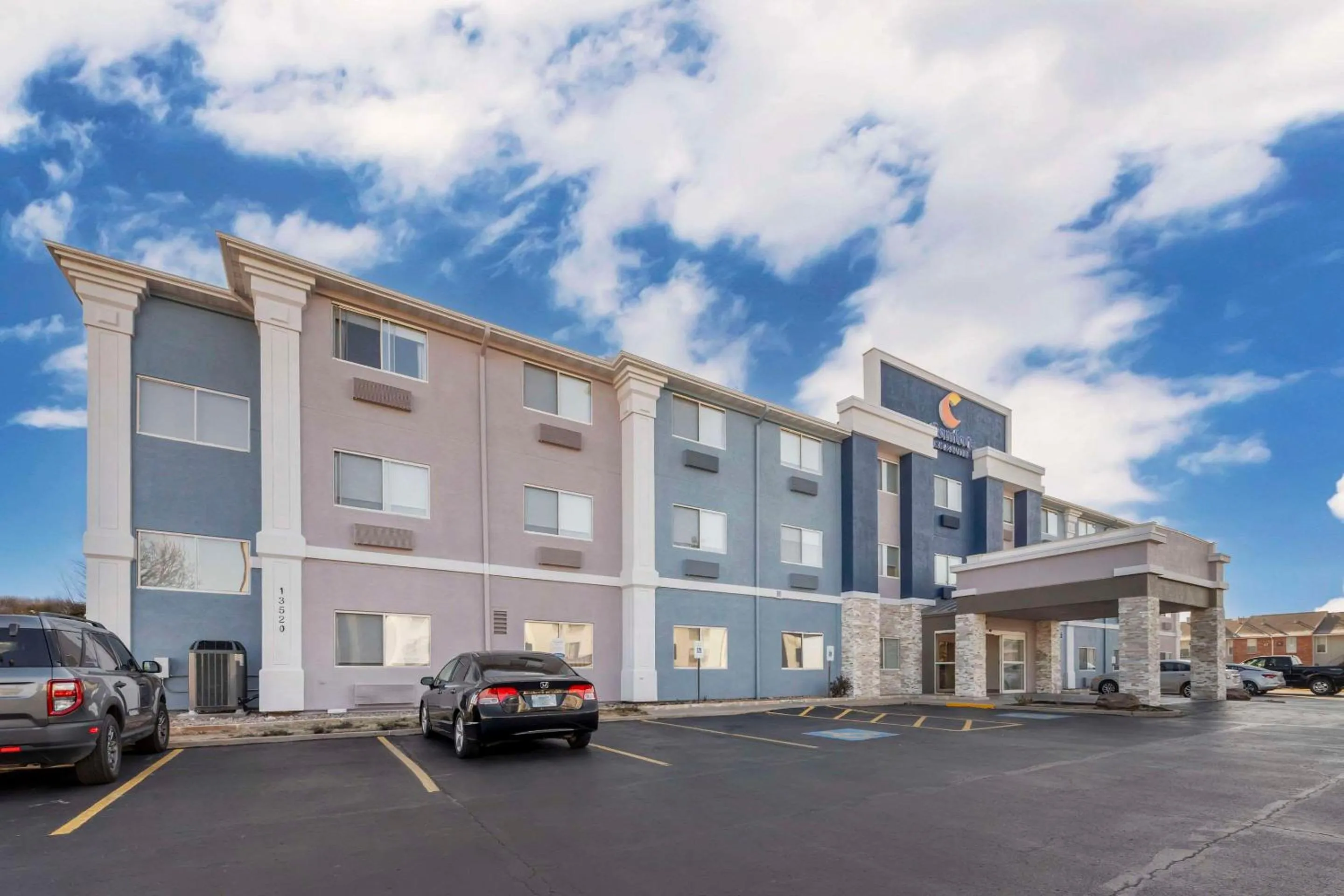Property building in Comfort Inn & Suites Oklahoma City North - Quail Springs