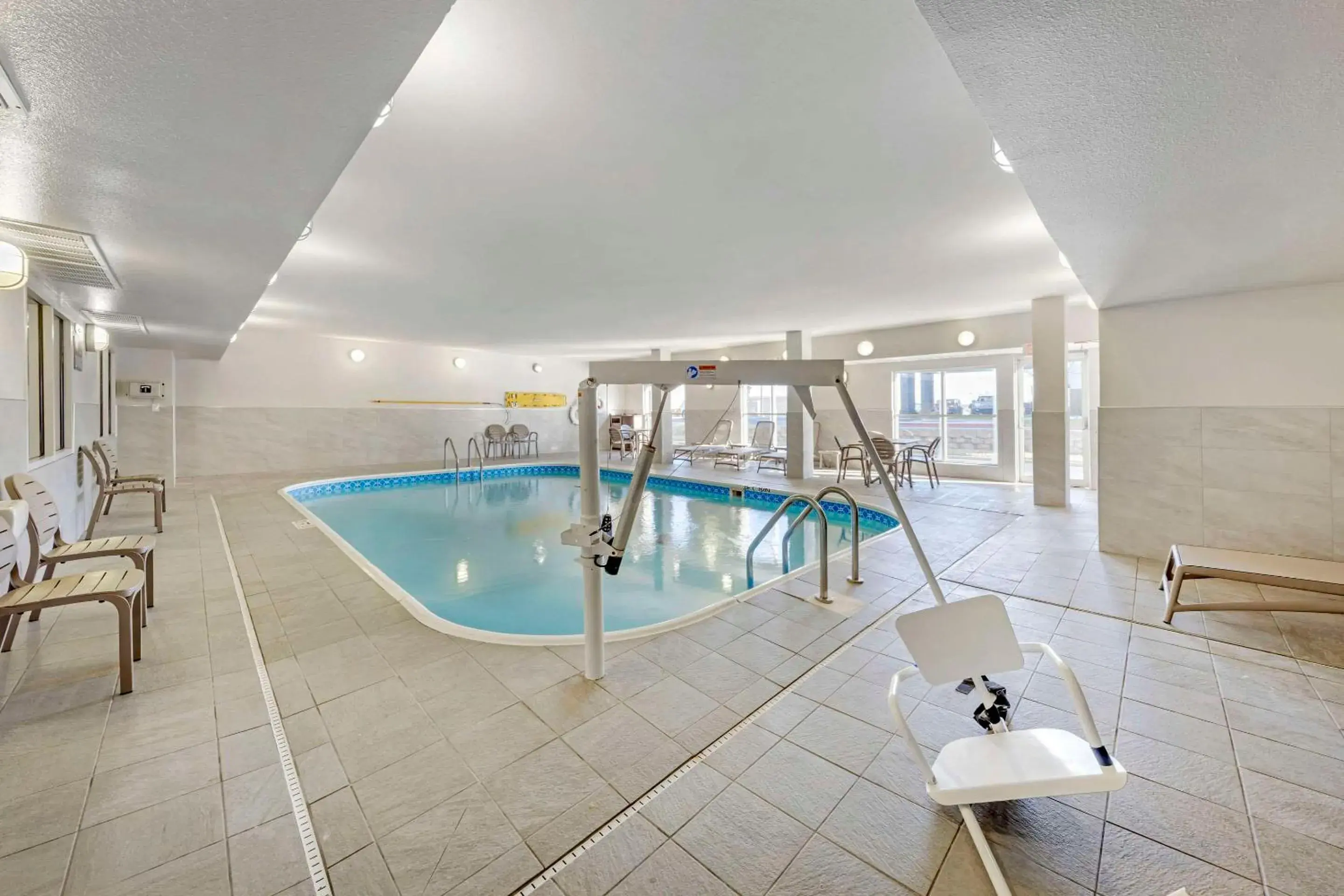 Swimming pool in Comfort Inn & Suites Oklahoma City North - Quail Springs Swimming pool in Comfort Inn & Suites Oklahoma City North - Quail Springs