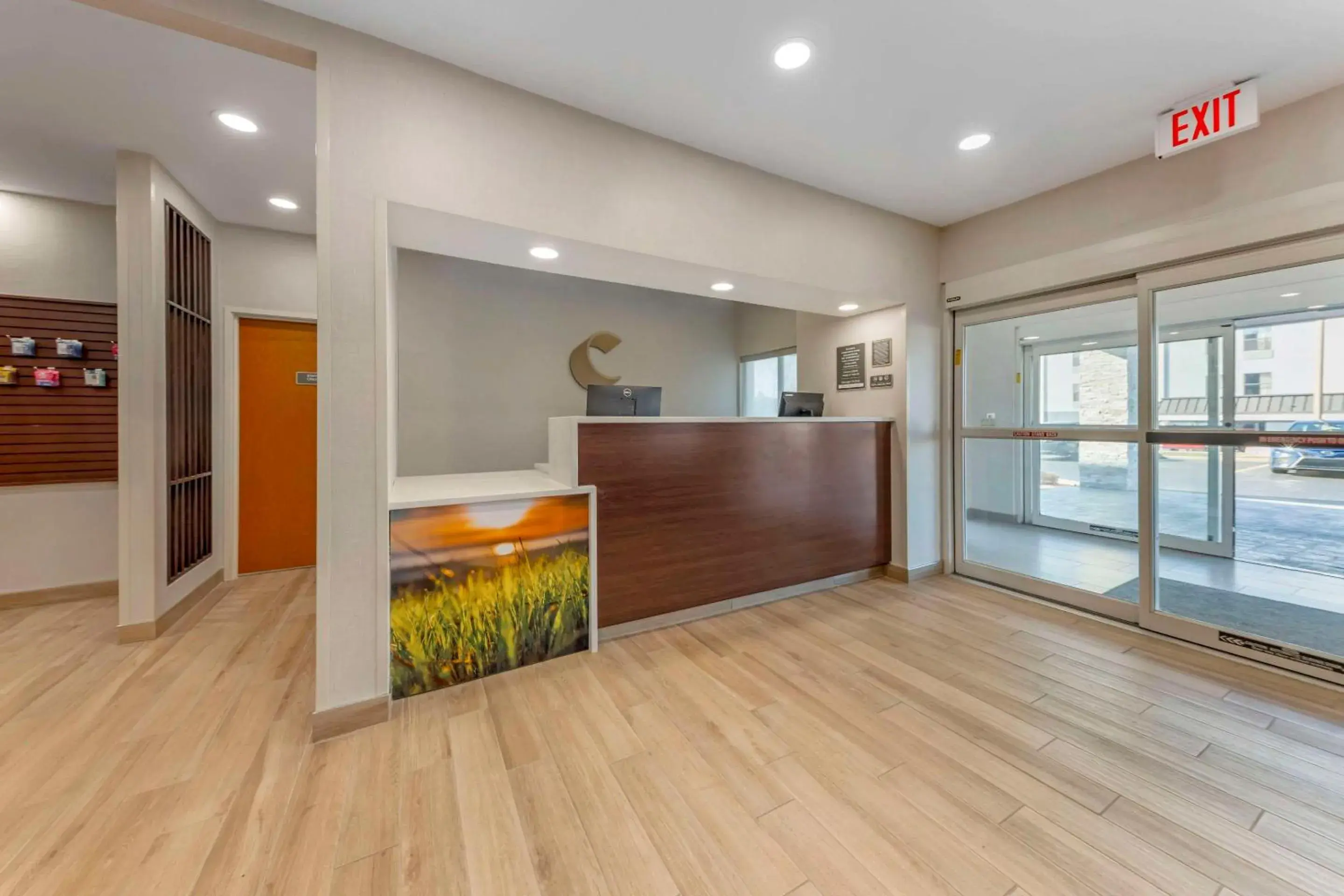 Lobby or reception in Comfort Inn & Suites Oklahoma City North - Quail Springs Lobby or reception in Comfort Inn & Suites Oklahoma City North - Quail Springs