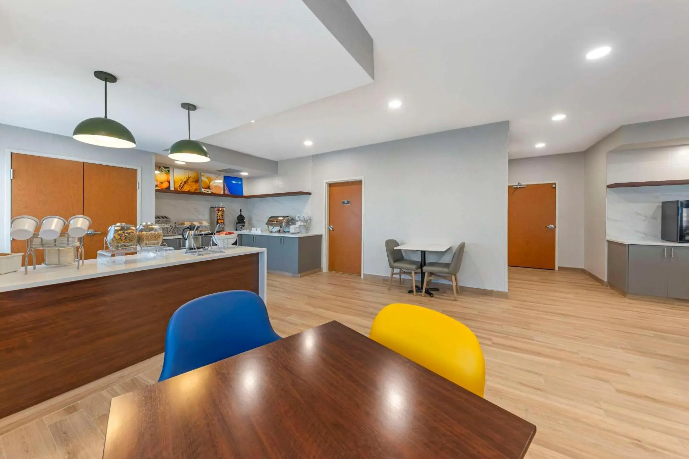 Breakfast in Comfort Inn & Suites Oklahoma City North - Quail Springs Breakfast in Comfort Inn & Suites Oklahoma City North - Quail Springs