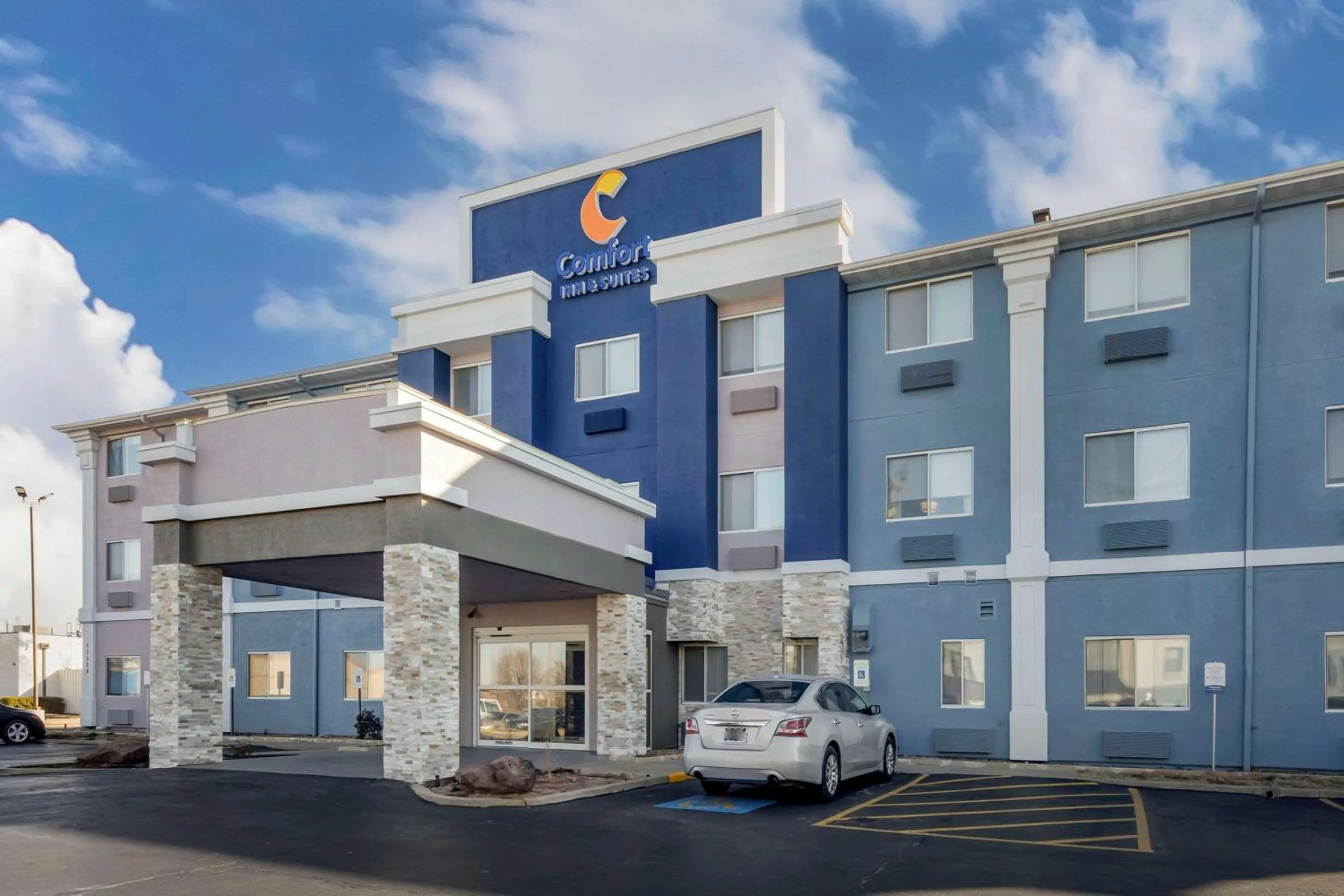 Property building in Comfort Inn & Suites Oklahoma City North - Quail Springs