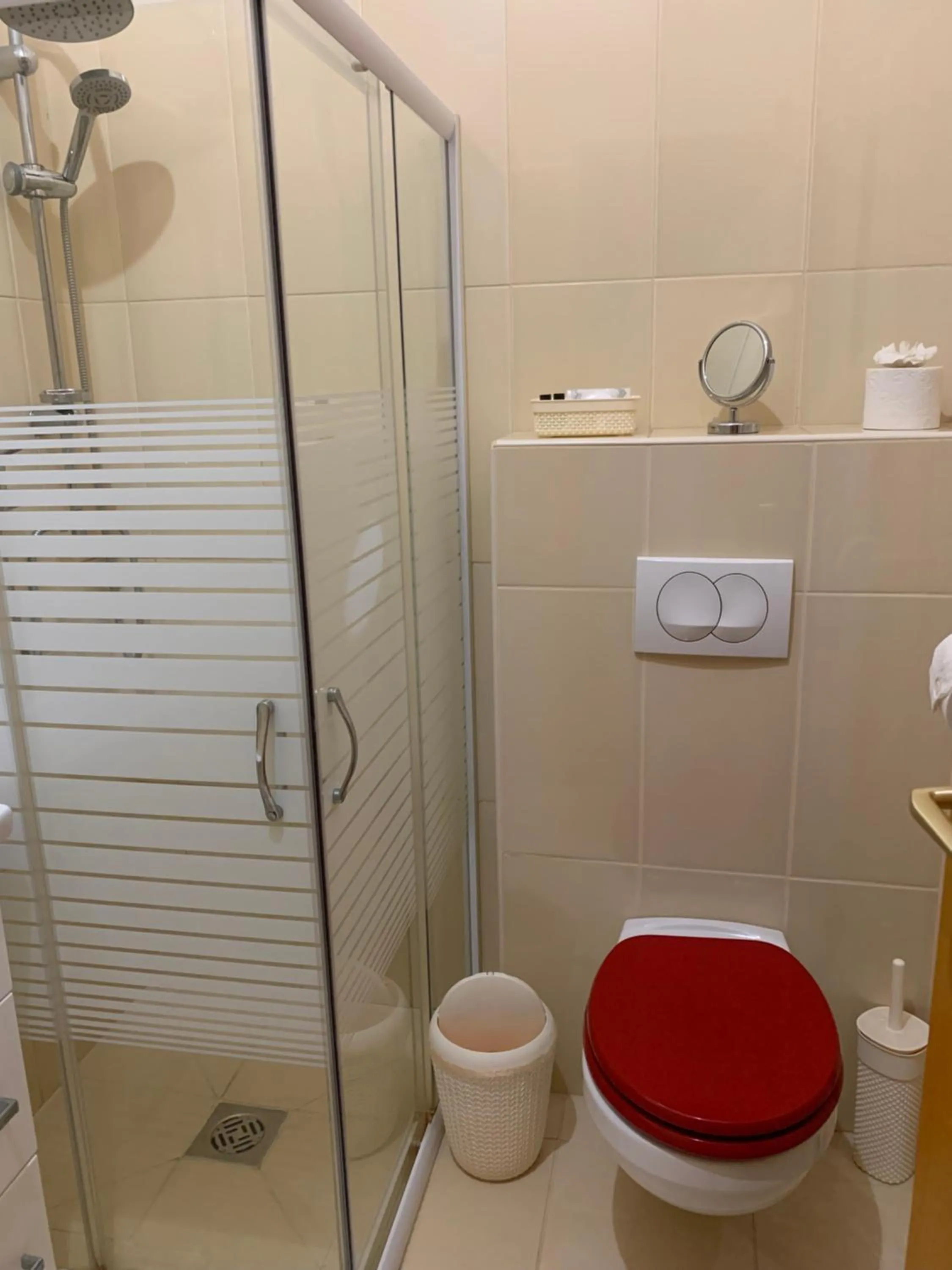 Shower in Szent István Wellness Panzió