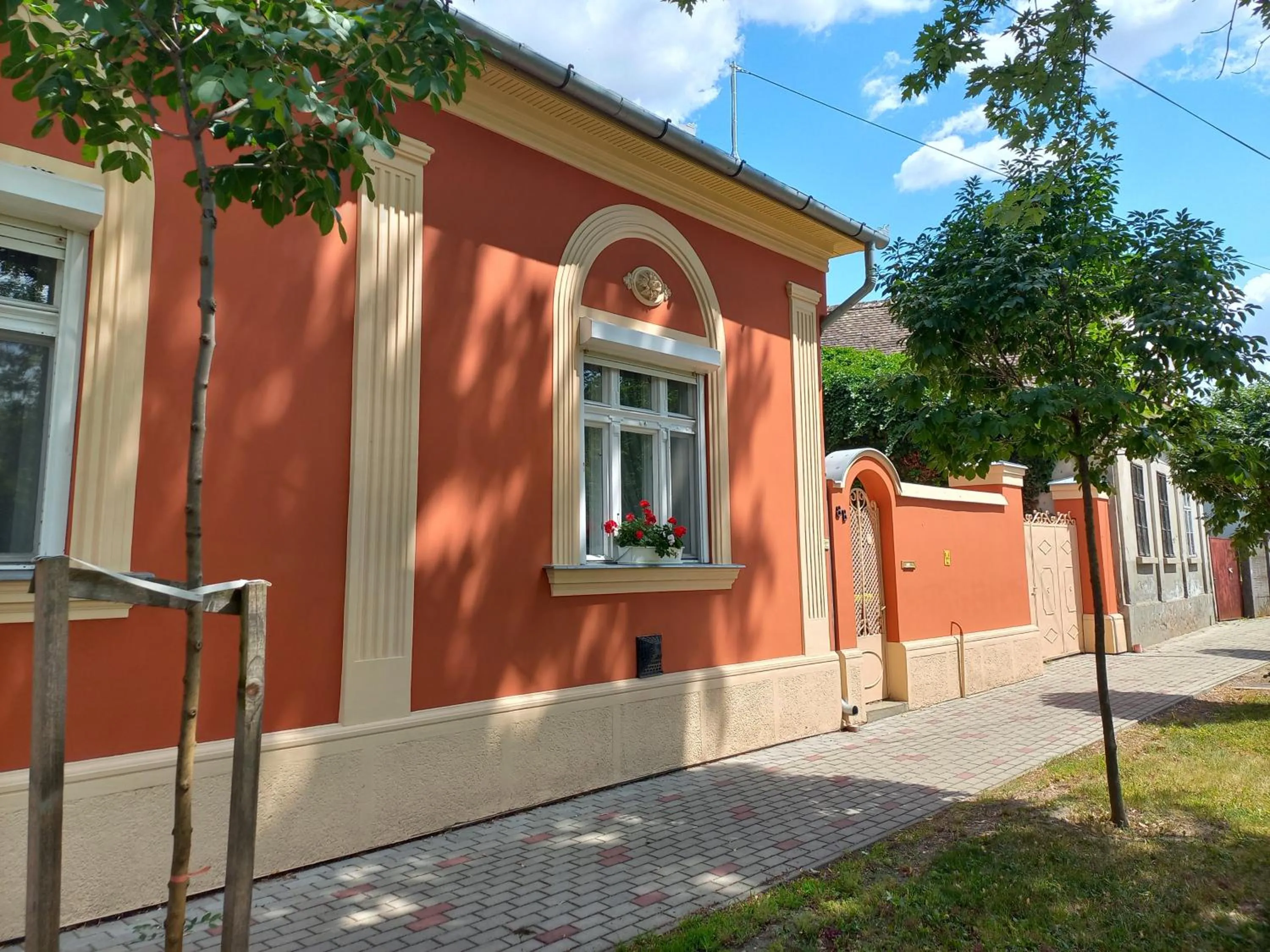 Facade/entrance in Szent István Wellness Panzió