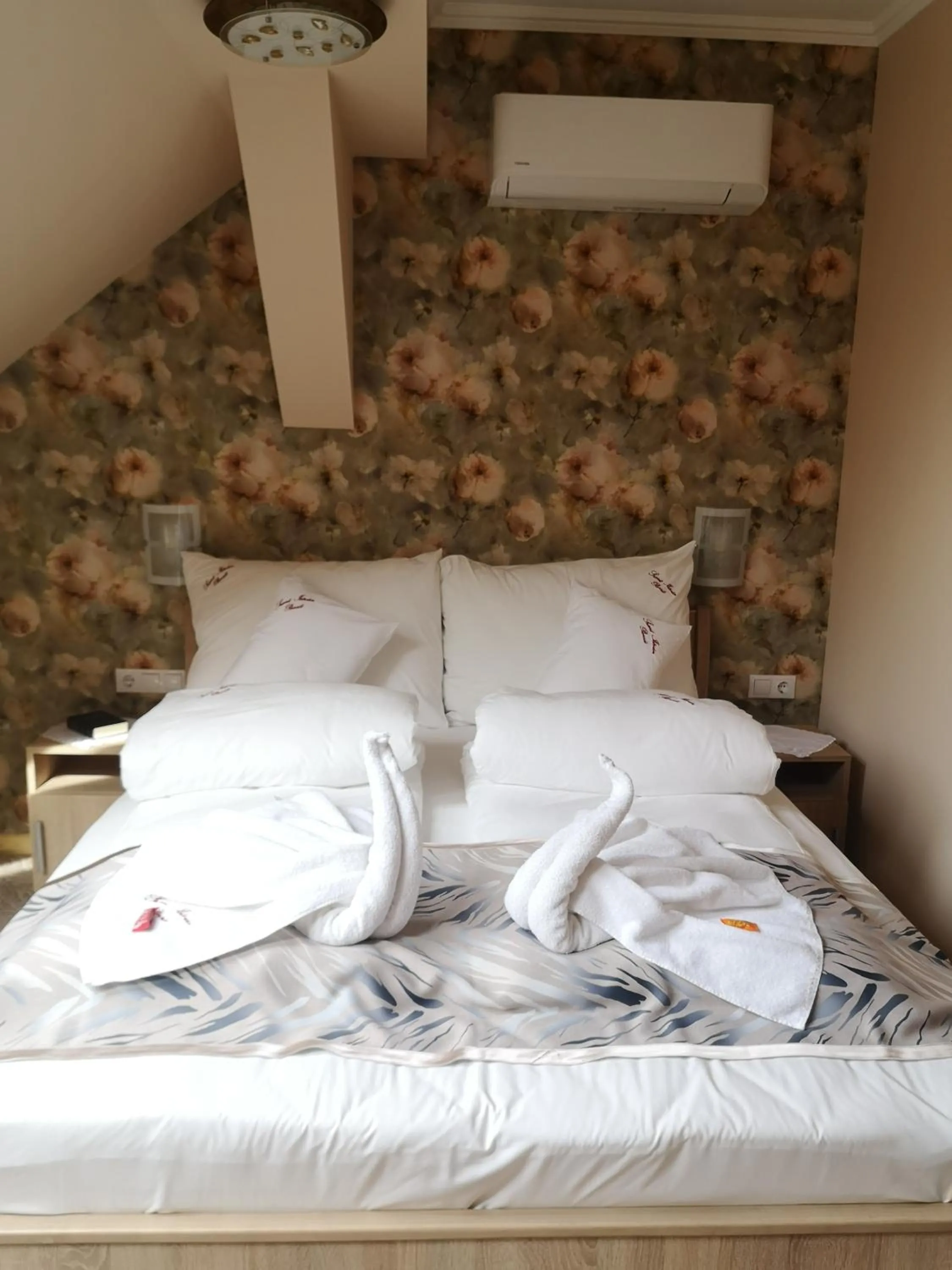 Bed in Szent István Wellness Panzió