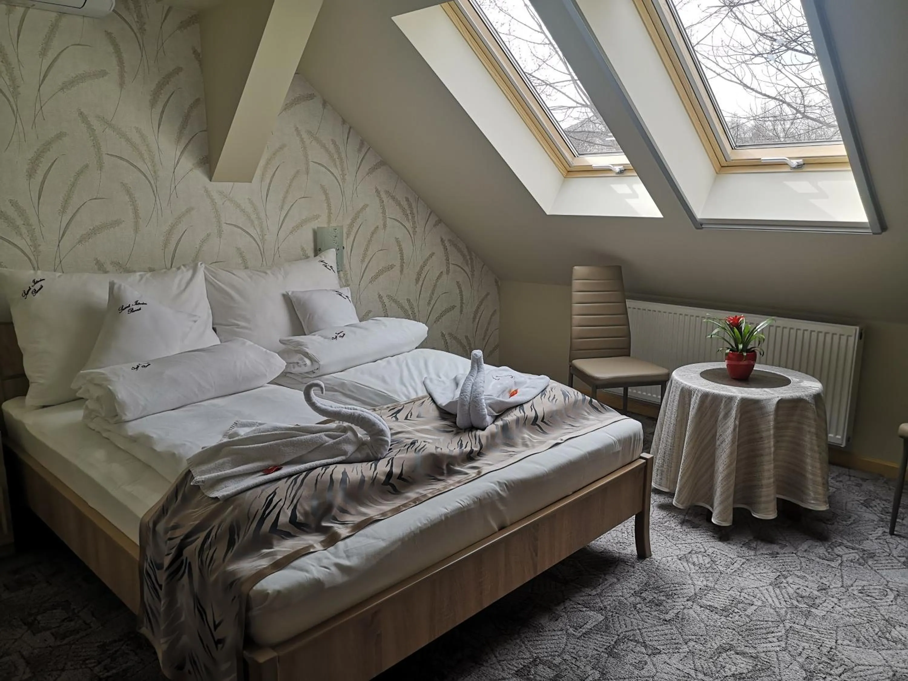 Bed in Szent István Wellness Panzió