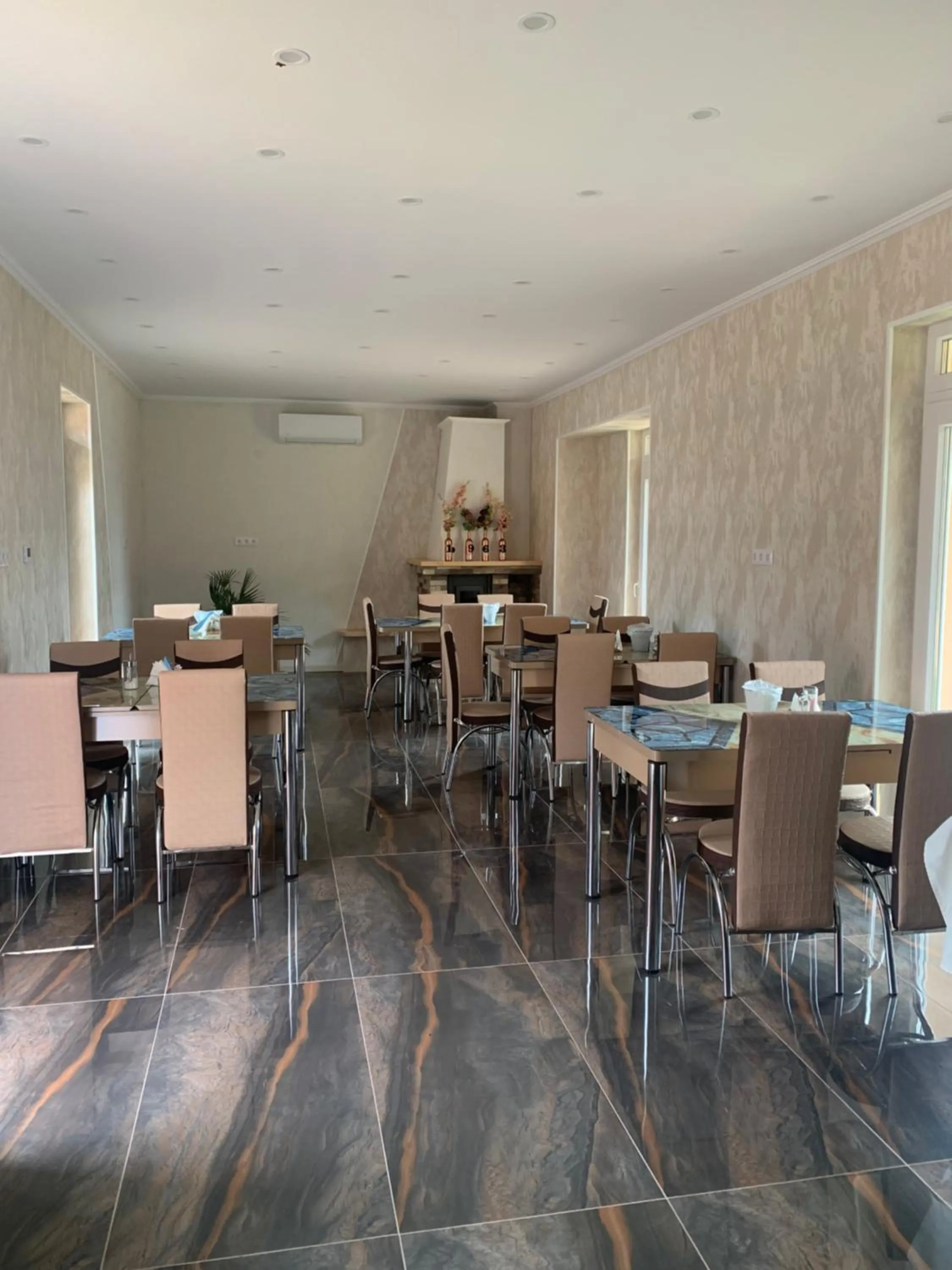 Restaurant/places to eat in Szent István Wellness Panzió
