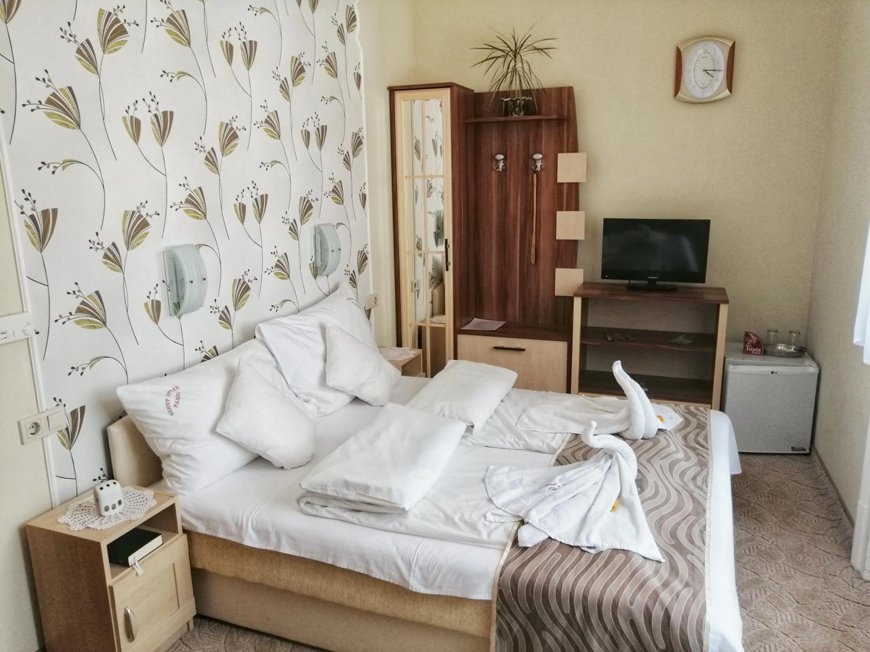 Bedroom, Bed in Szent István Wellness Panzió