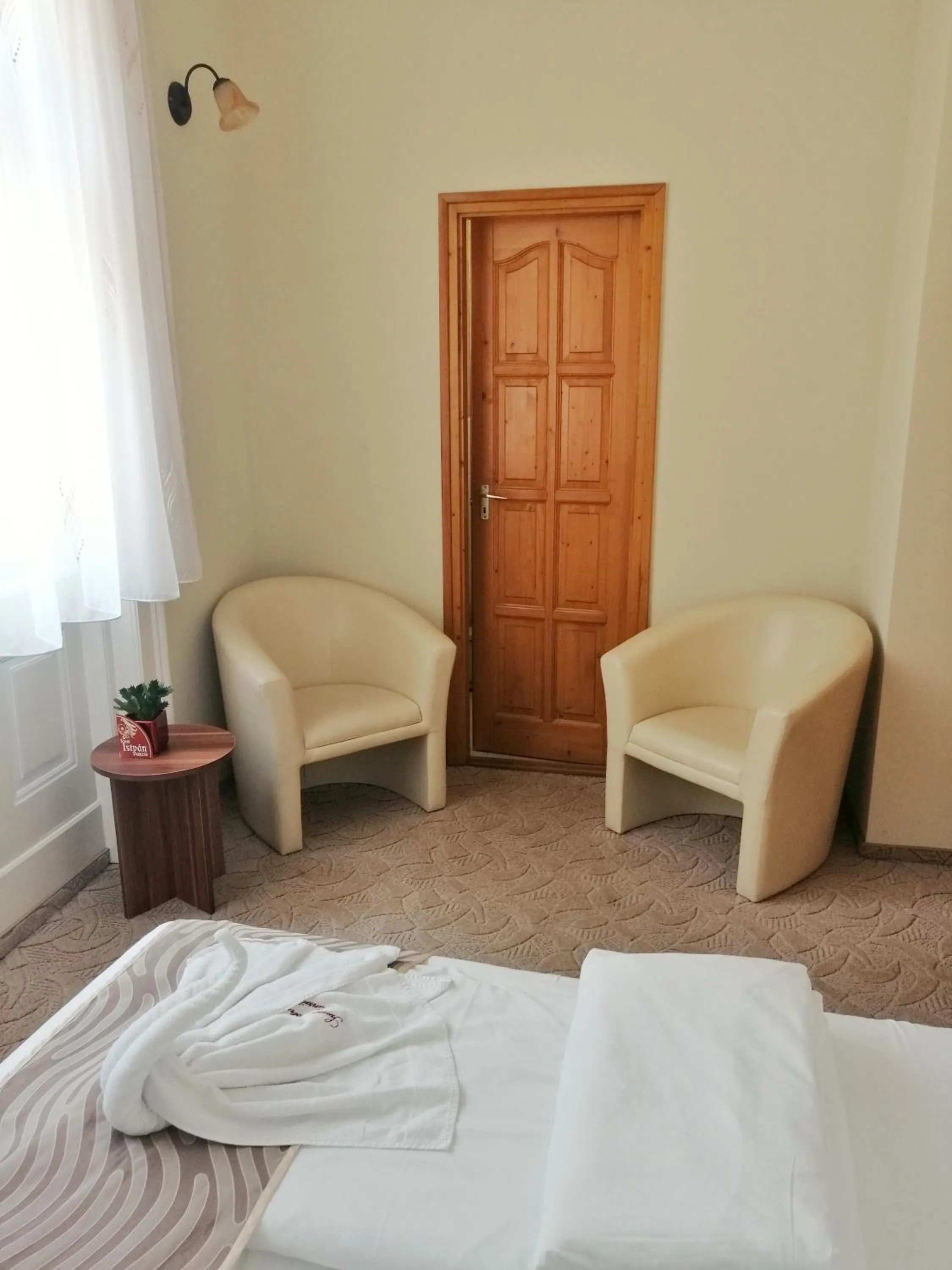 Seating area, Bed in Szent István Wellness Panzió
