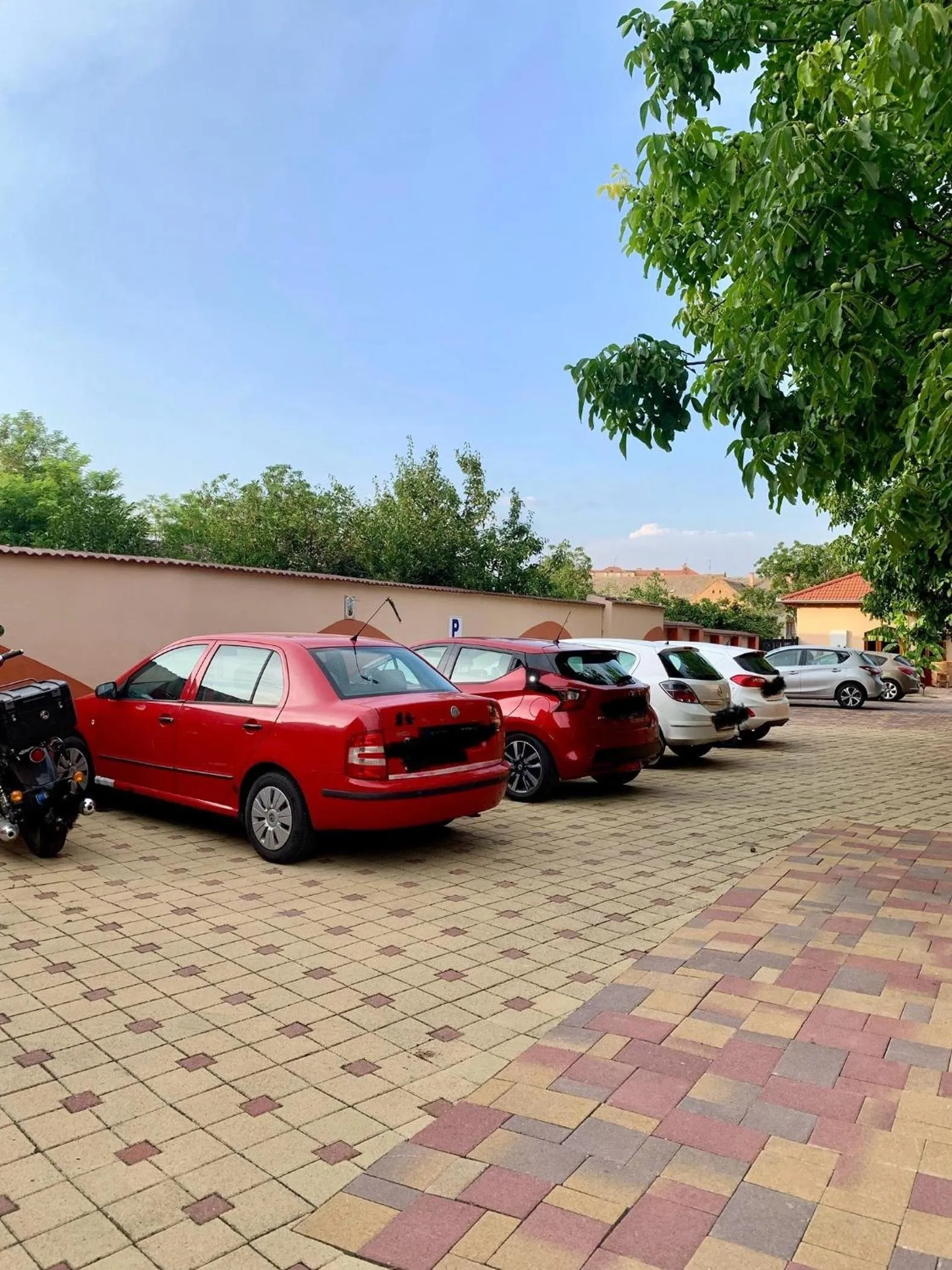 Parking in Szent István Wellness Panzió
