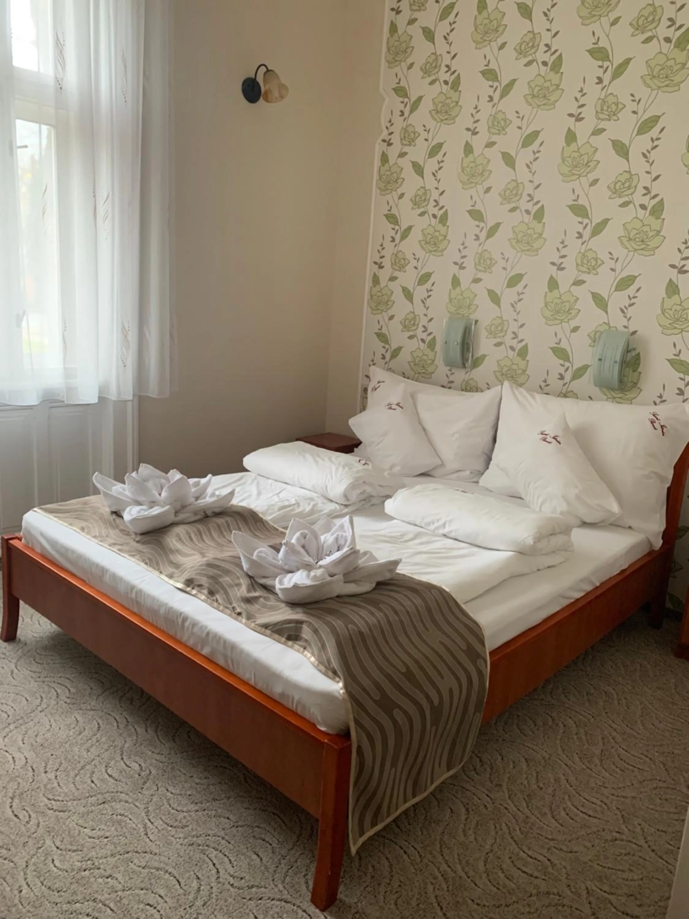 Bed in Szent István Wellness Panzió