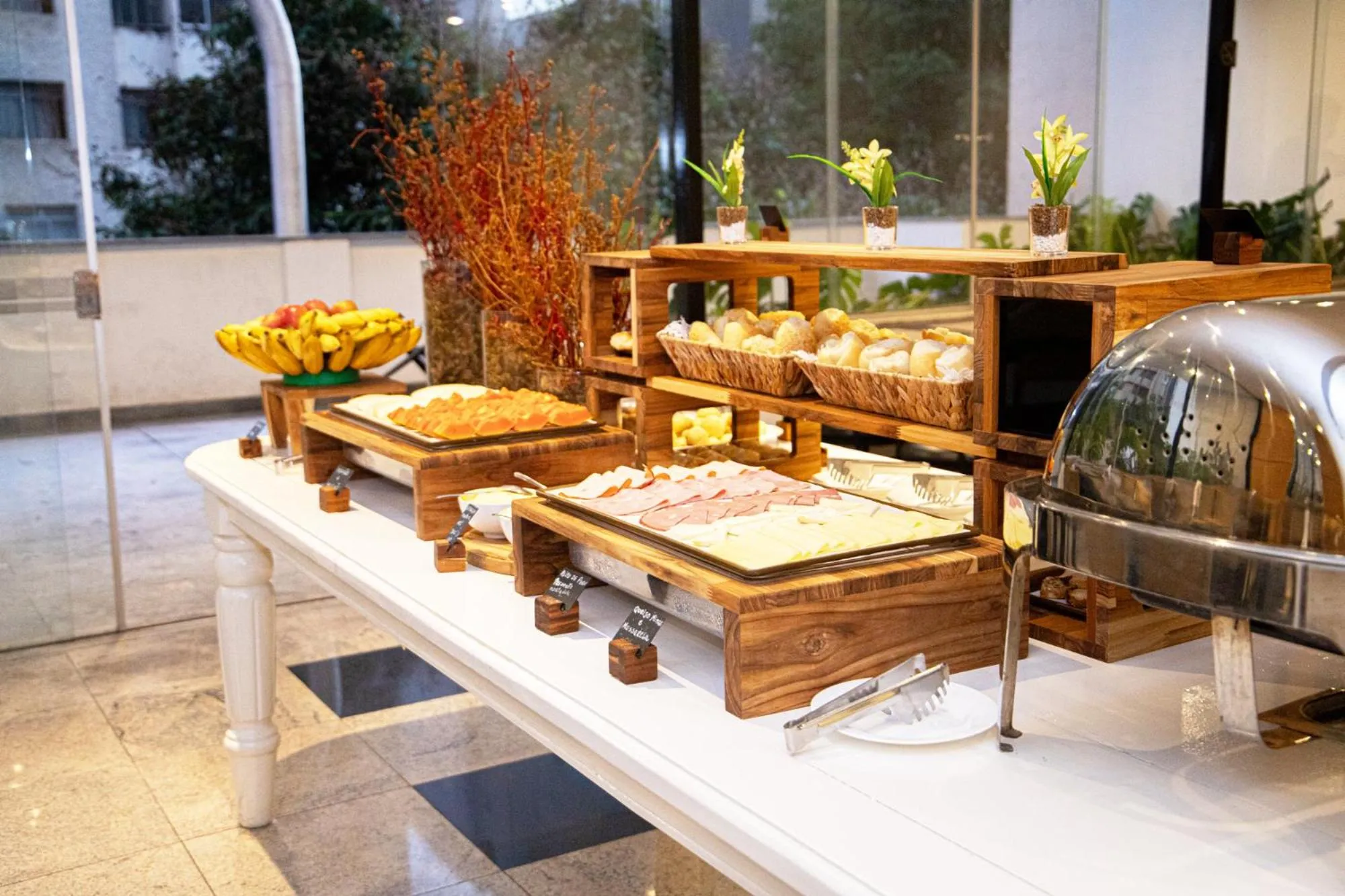 Restaurant/places to eat in Hotel BH Palace