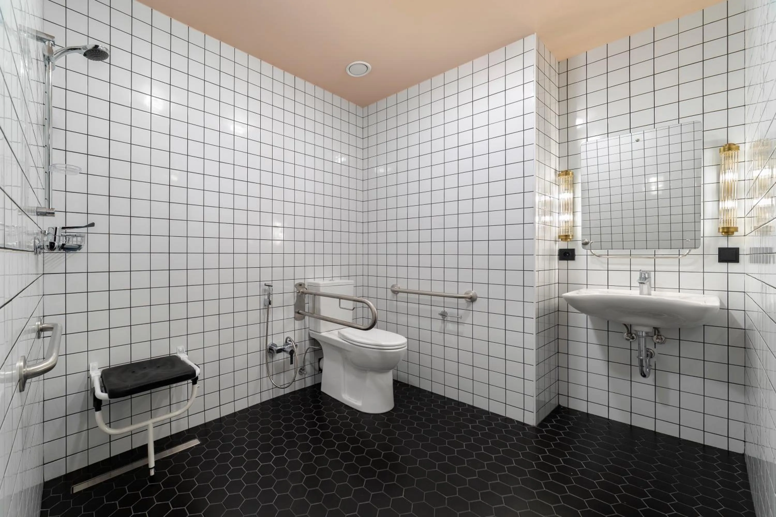 Facility for disabled guests in Artizan - Design Hotel