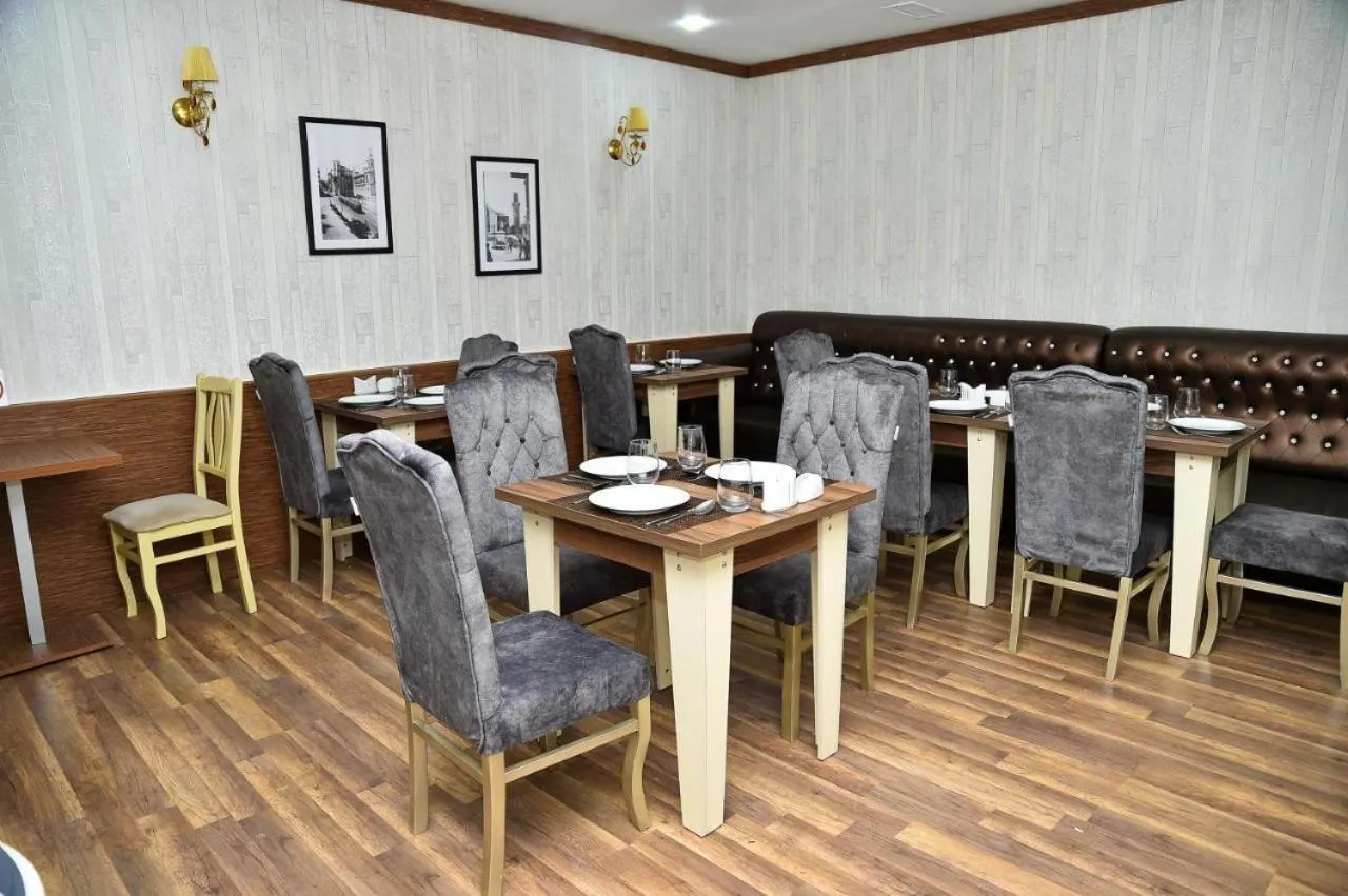 Restaurant/places to eat in Boulevard Rigs Boutique Hotel