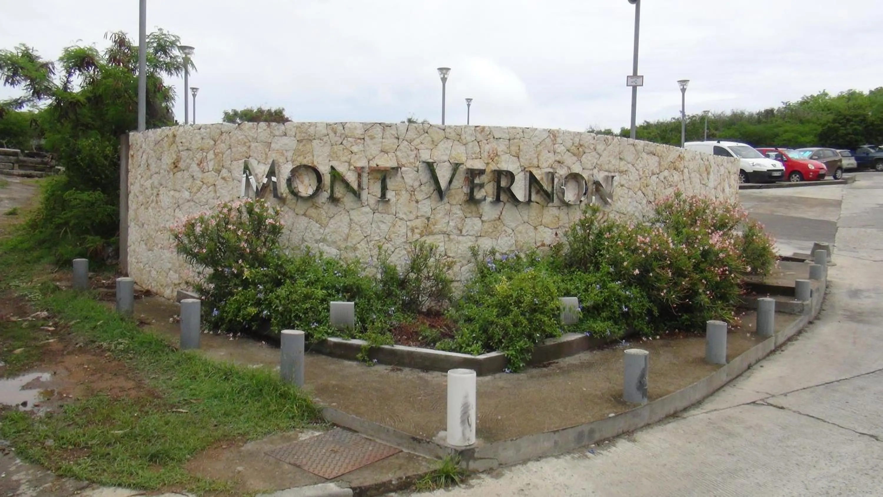 Facade/entrance in Orient Bay Beach Studio