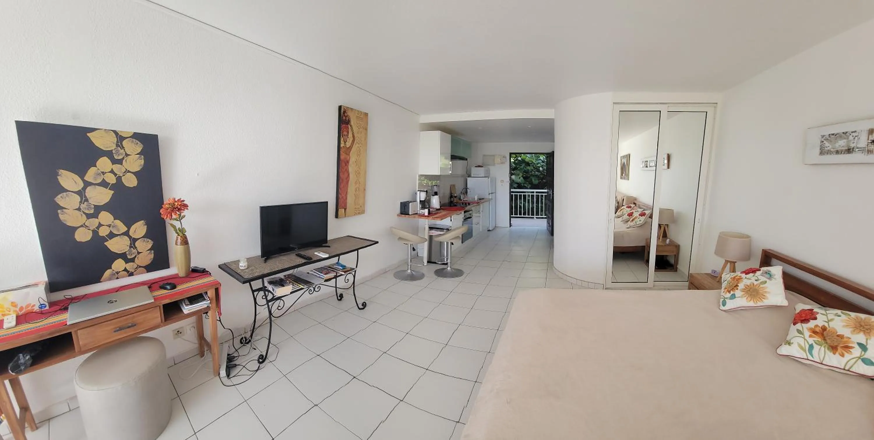 Family in Orient Bay Beach Studio