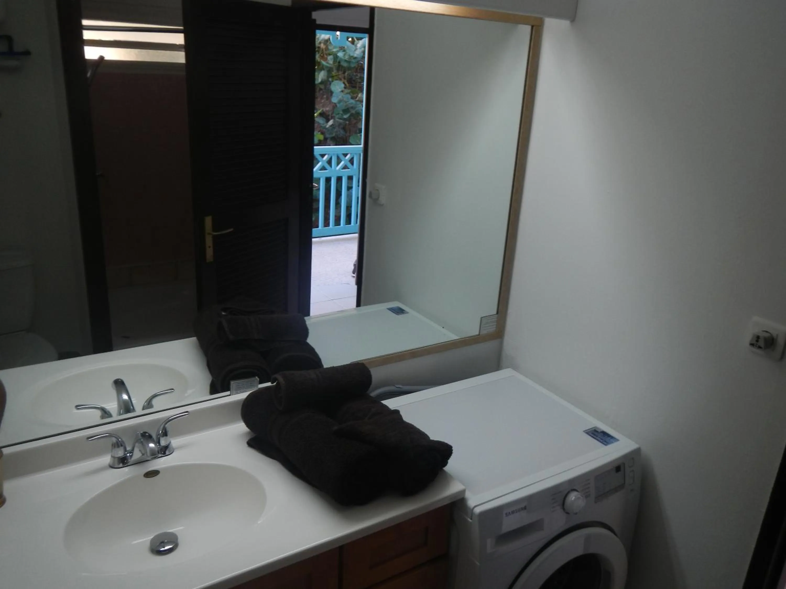 Bathroom in Orient Bay Beach Studio