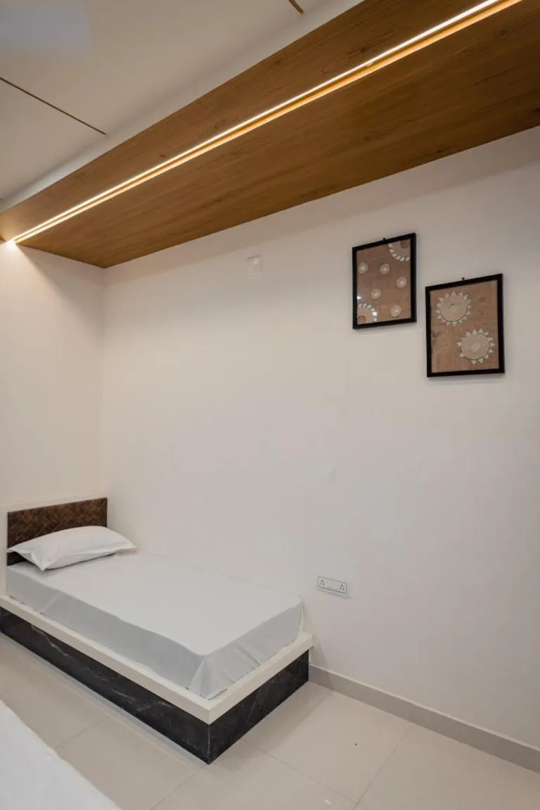 Bed in HOTEL AYODHYA