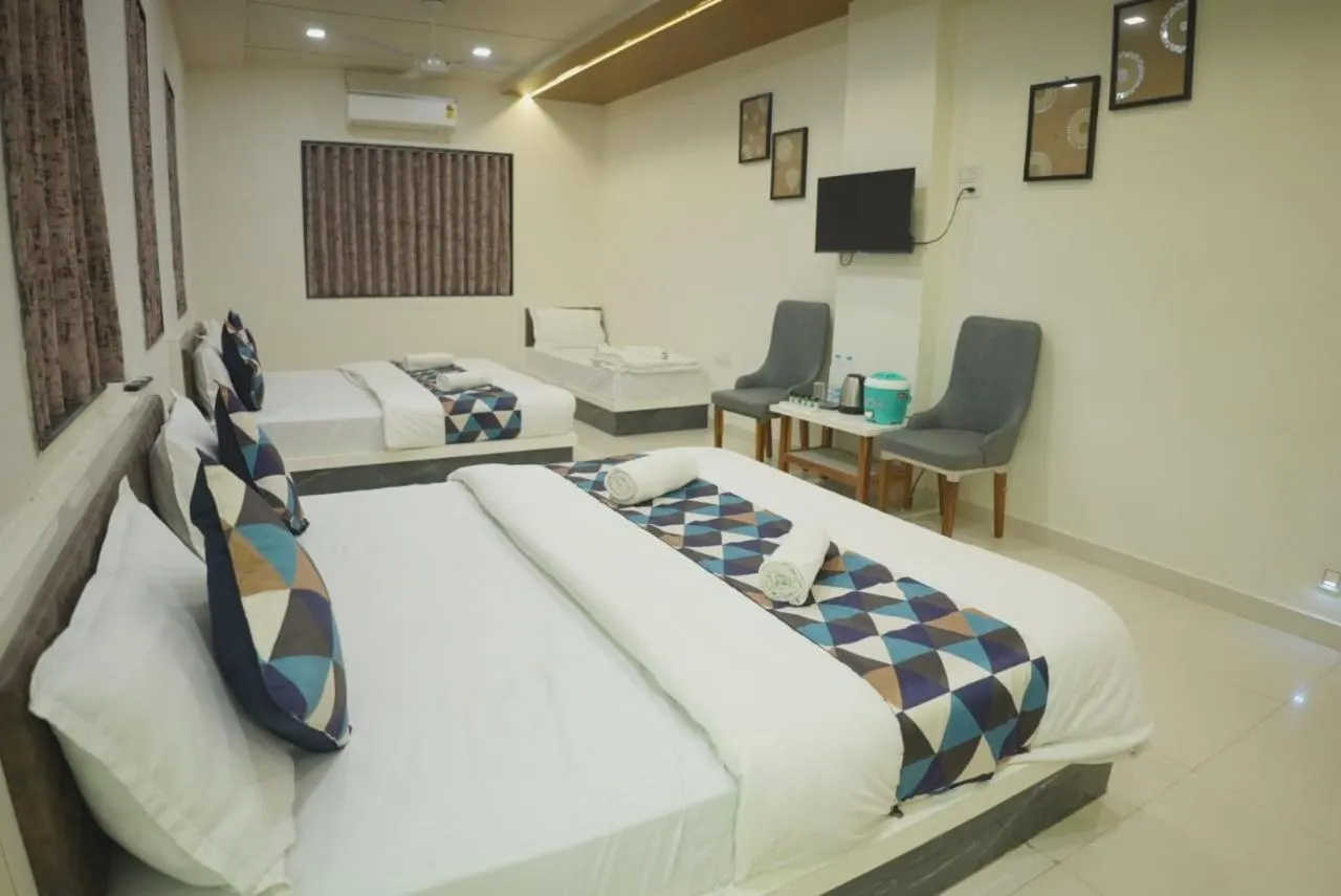Bed in HOTEL AYODHYA