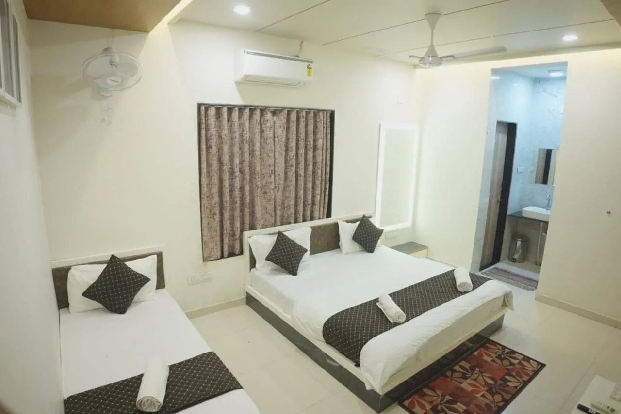 Bed in HOTEL AYODHYA