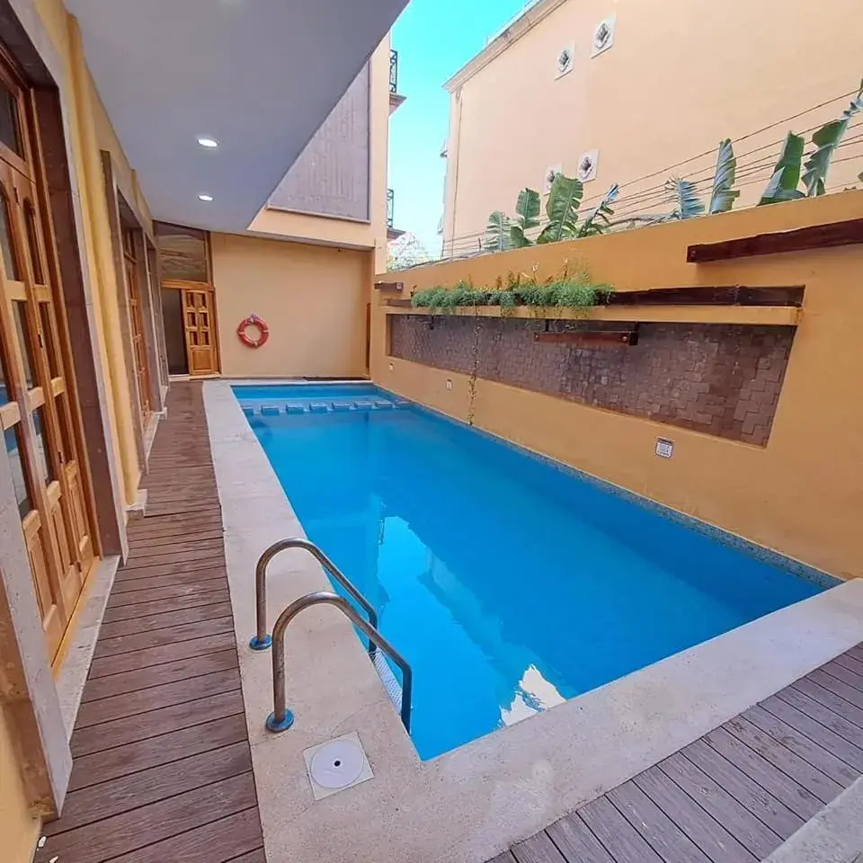 Swimming pool in Cancun International Suites Swimming pool in Cancun International Suites