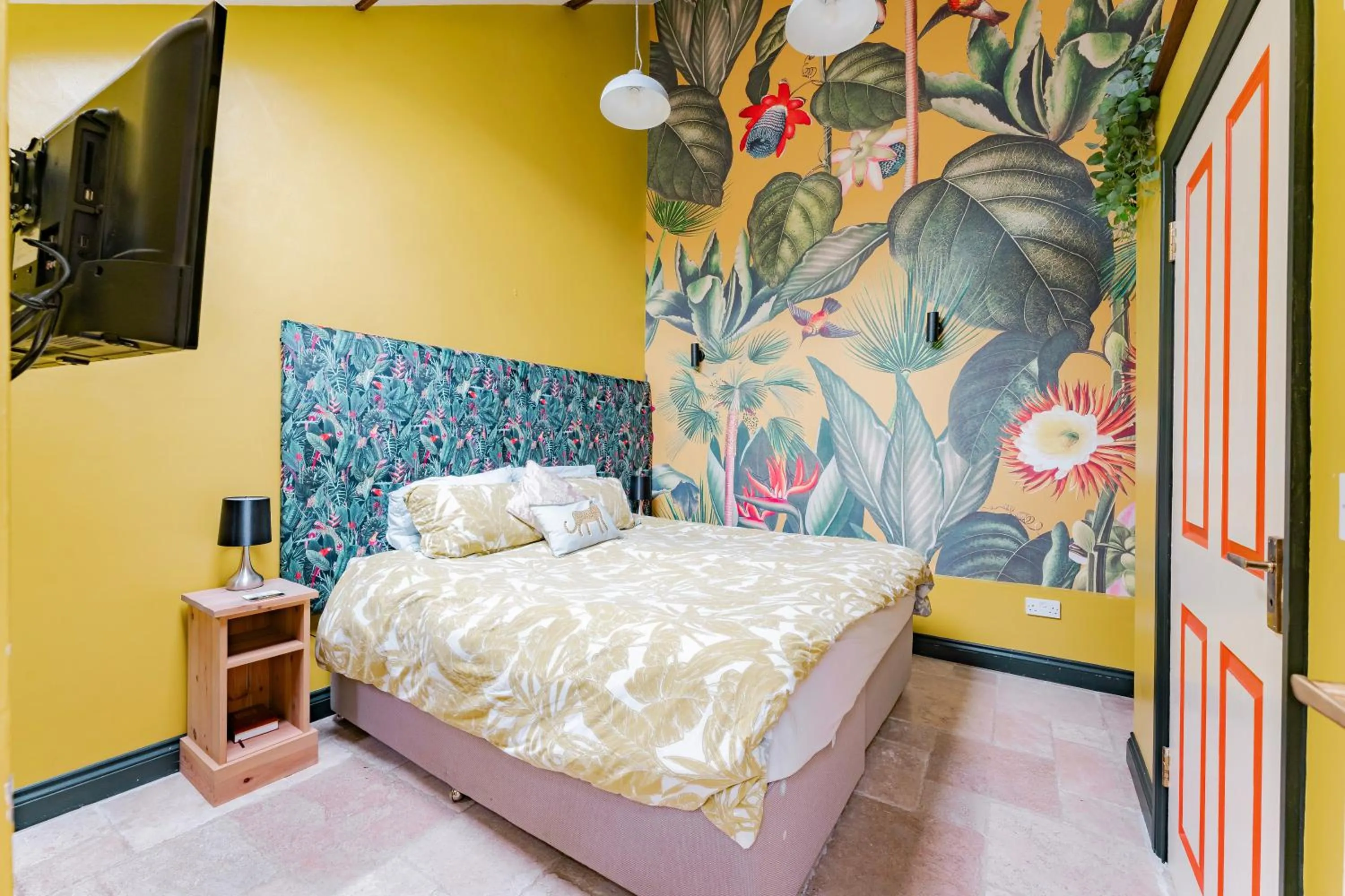 Bed in the Orangery - BnB Suites